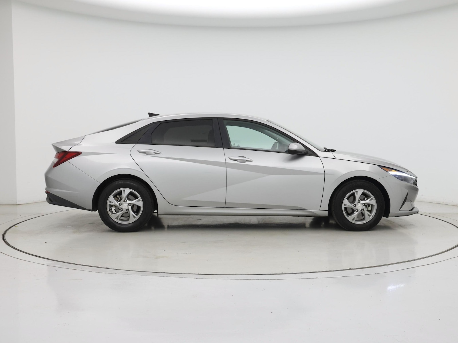 2021 Hyundai Elantra SE - Photo 8