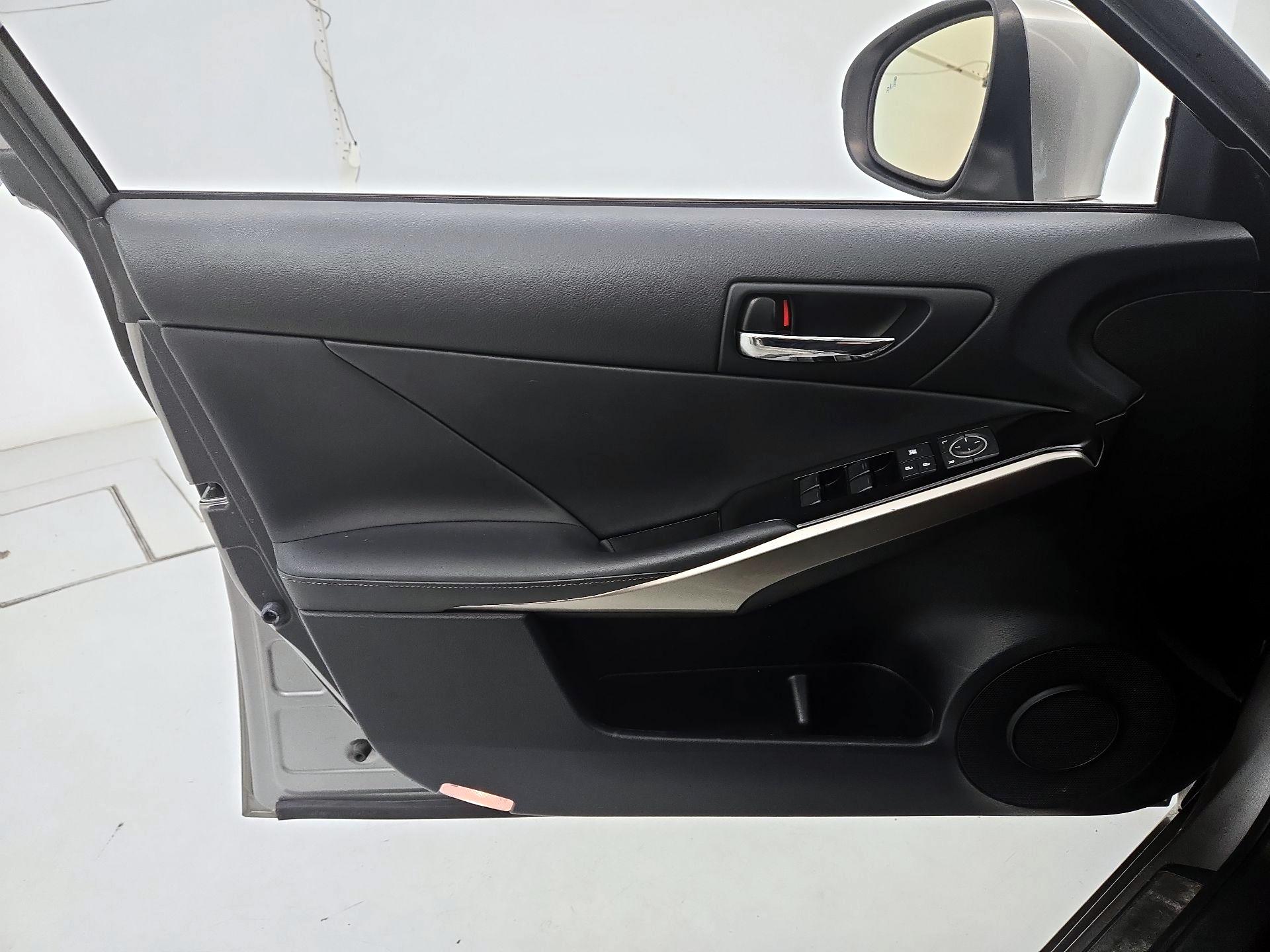 Thumbnail: 2014 Lexus IS - 10