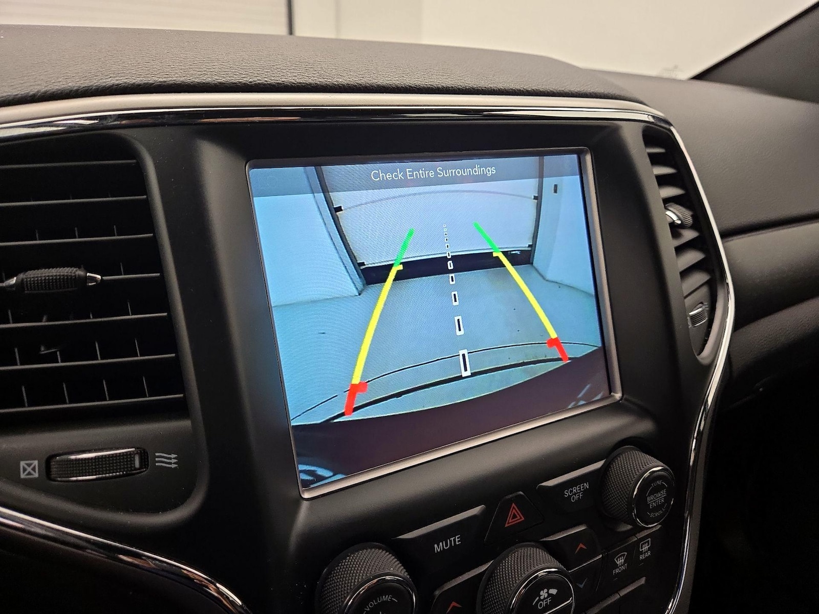 2018 Jeep Grand Cherokee Altitude - Photo 16