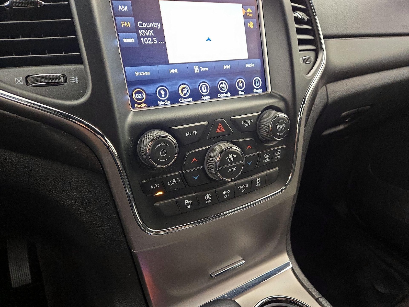 2018 Jeep Grand Cherokee Altitude - Photo 18