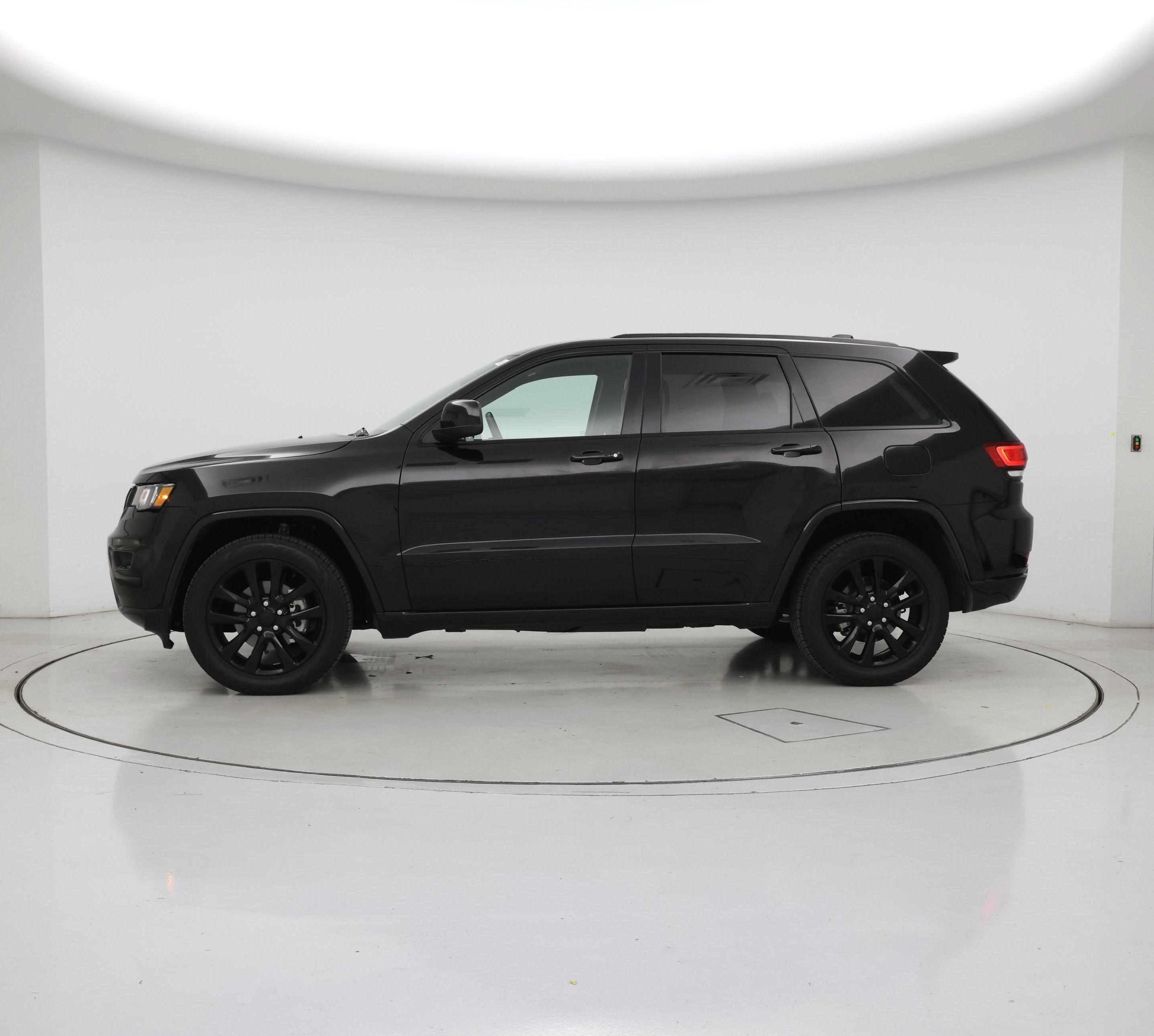 Thumbnail: 2018 Jeep Grand Cherokee - 3