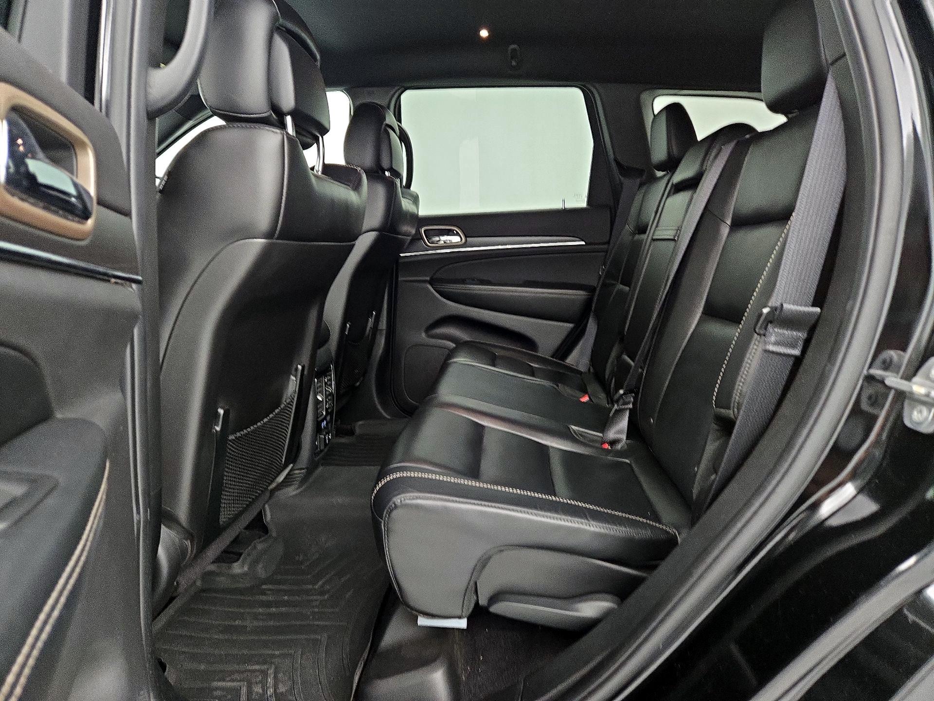 Thumbnail: 2017 Jeep Grand Cherokee - 18