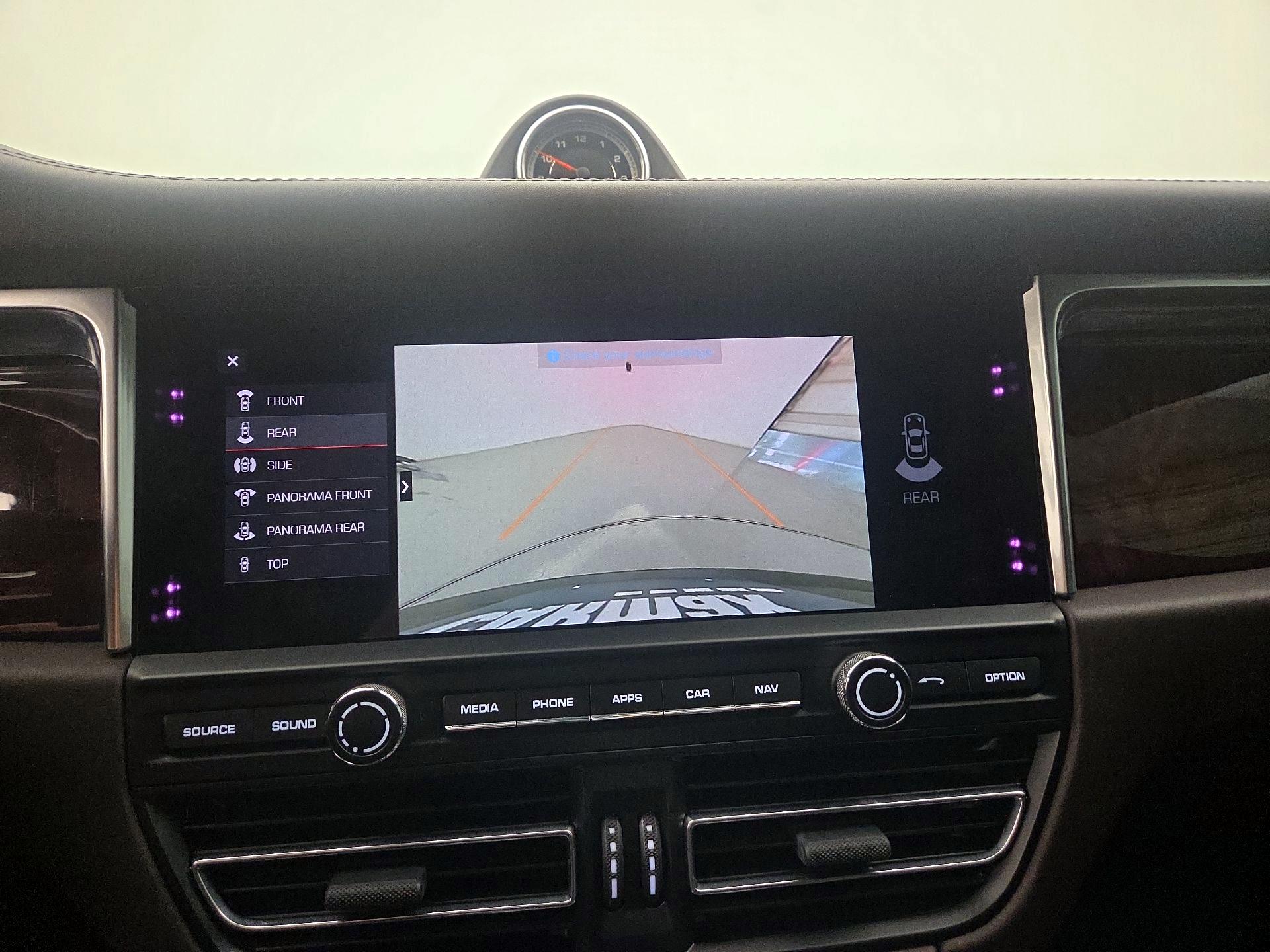 Thumbnail: 2020 Porsche Macan - 15