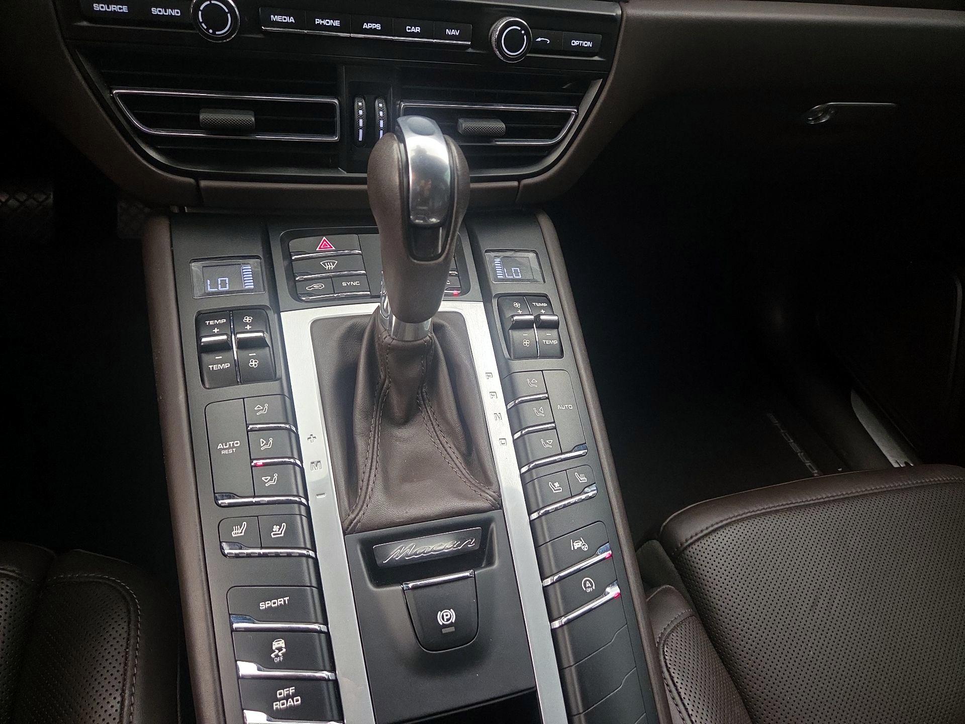 Thumbnail: 2020 Porsche Macan - 18