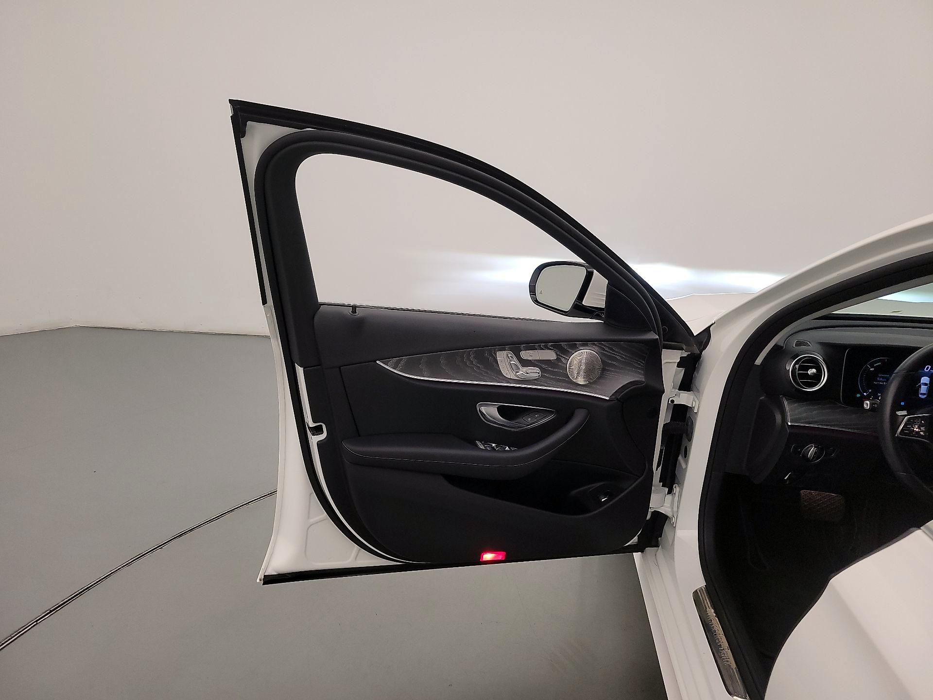 Thumbnail: 2022 Mercedes-Benz E-Class - 12
