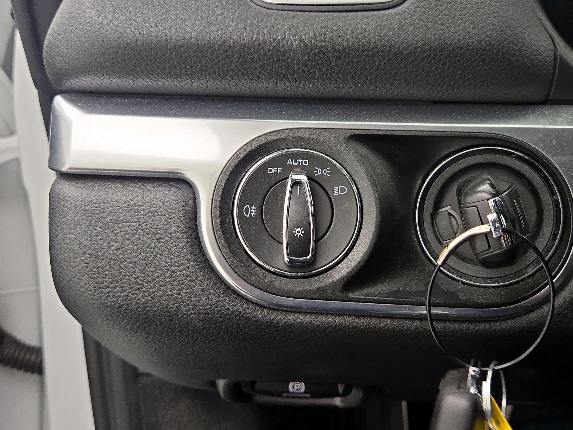 Thumbnail: 2015 Porsche Boxster - 13