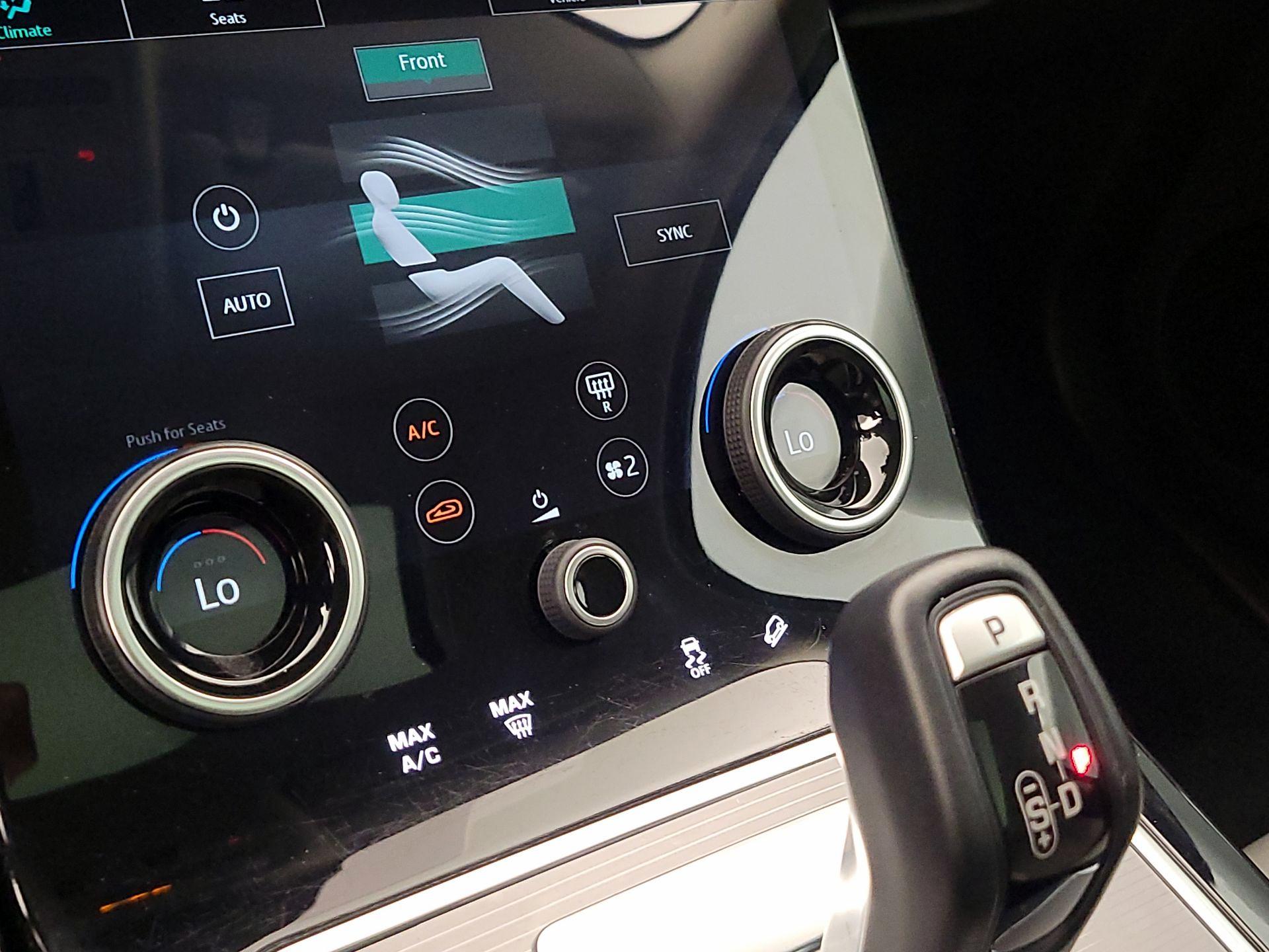 Thumbnail: 2020 Land Rover Range Rover Evoque - 17