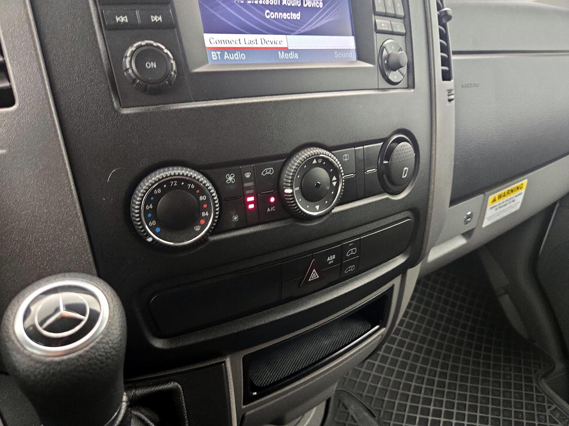 Thumbnail: 2016 Mercedes-Benz Sprinter - 16