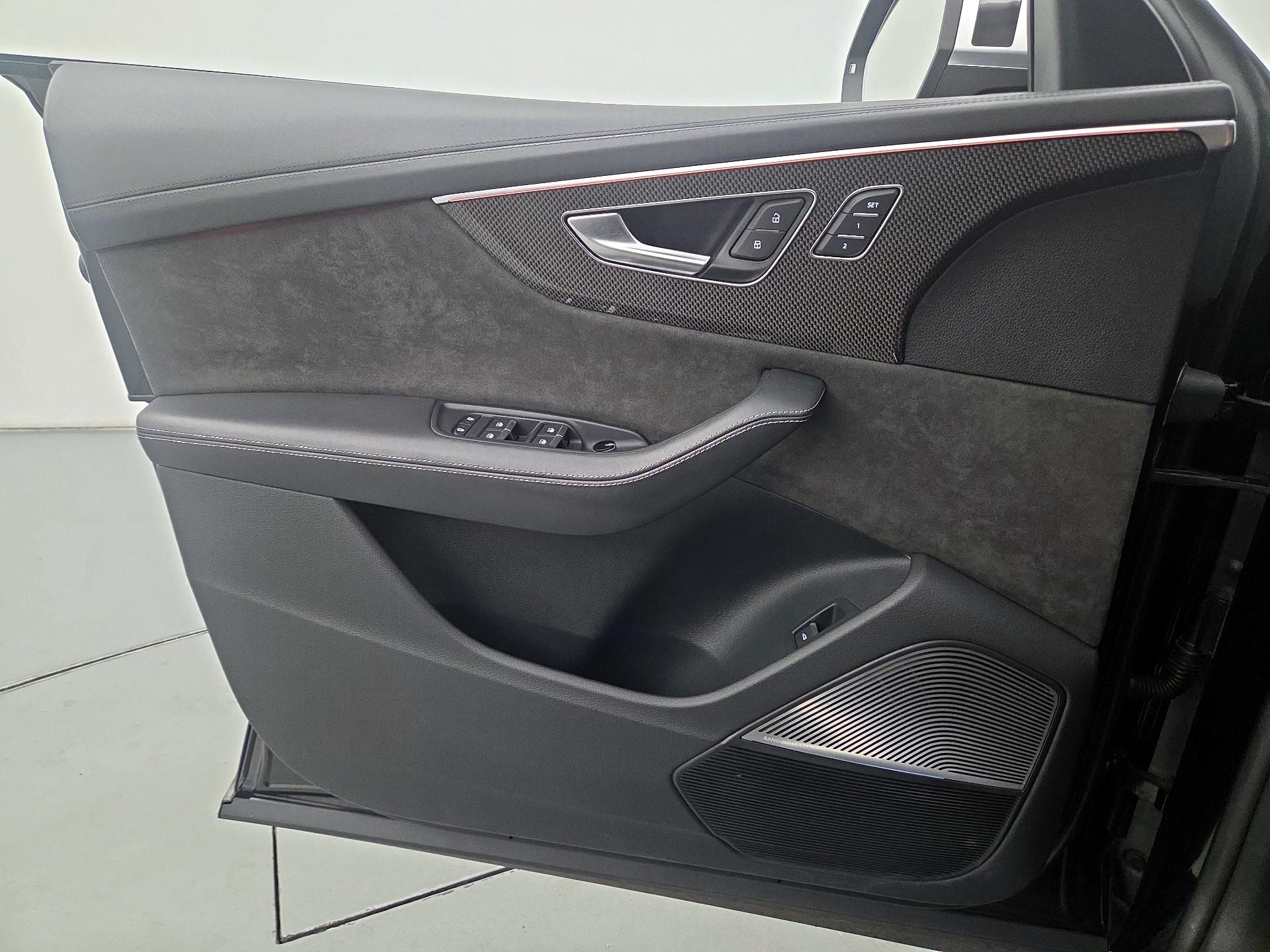 Thumbnail: 2022 Audi SQ8 - 12