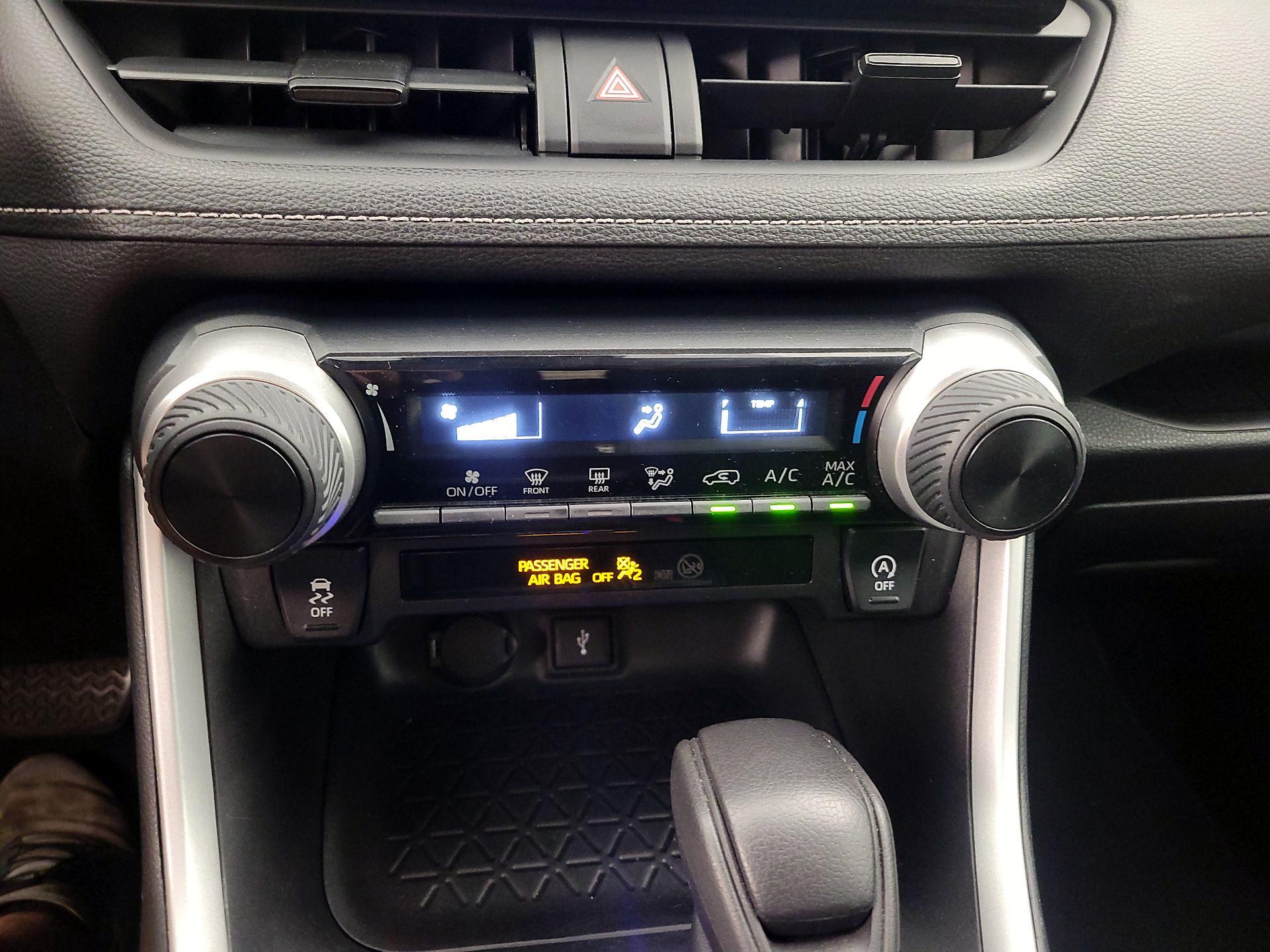 Thumbnail: 2020 Toyota RAV4 - 16