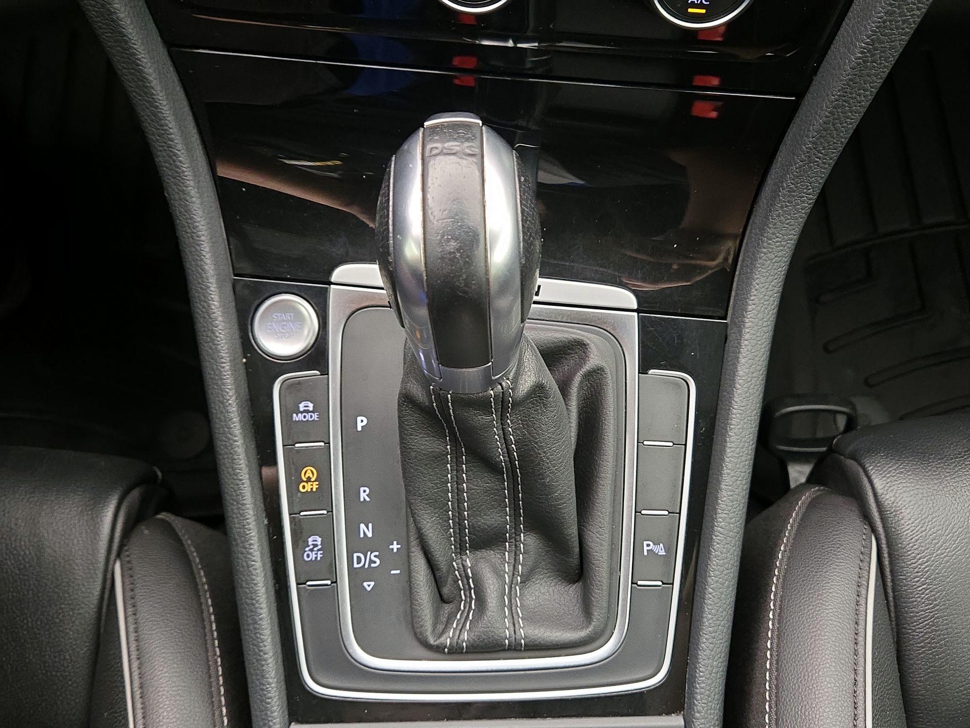 Thumbnail: 2019 Volkswagen Golf - 17