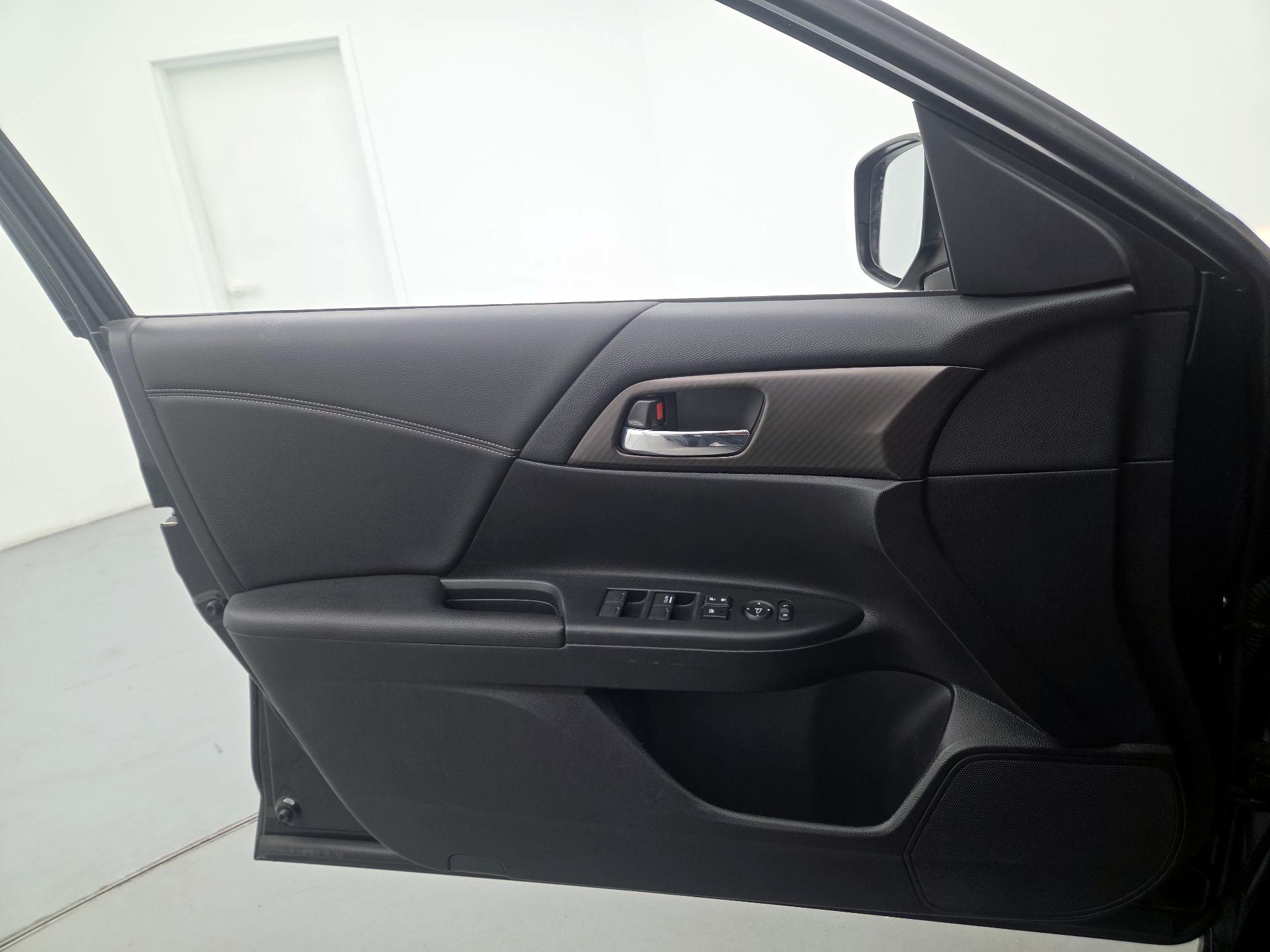 Thumbnail: 2016 Honda Accord - 12