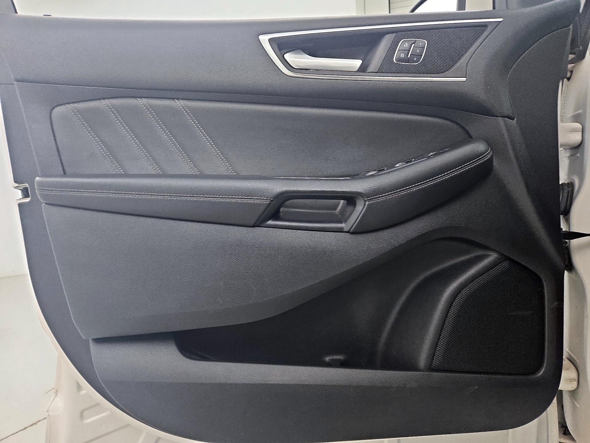 Thumbnail: 2016 Ford Edge - 12