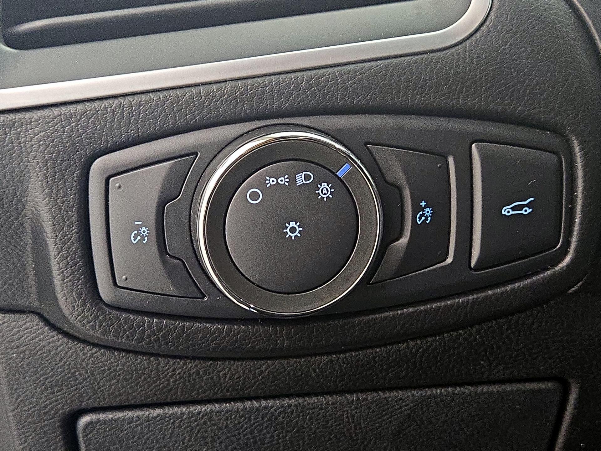 Thumbnail: 2016 Ford Edge - 13