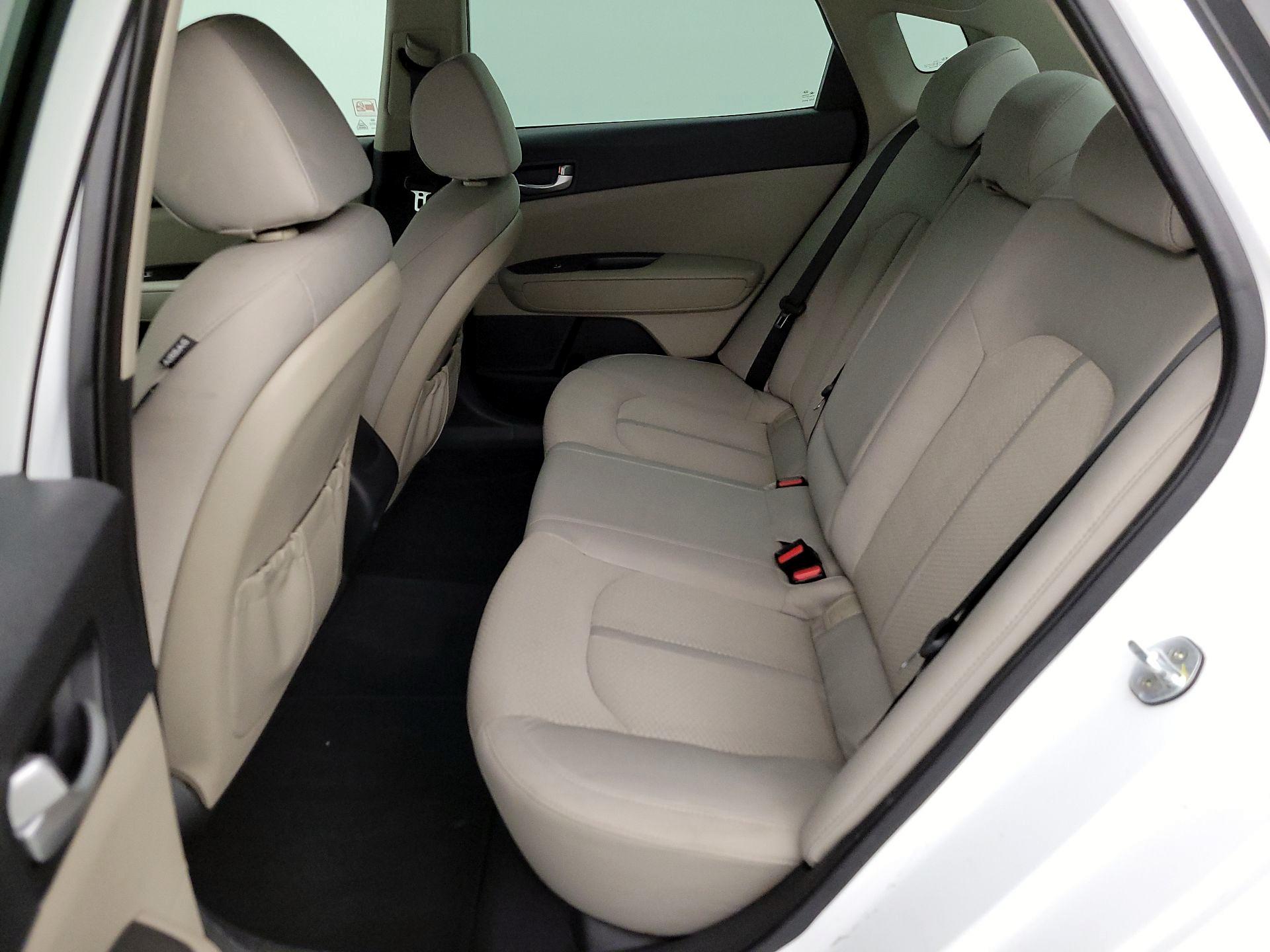 Thumbnail: 2016 Kia Optima - 19