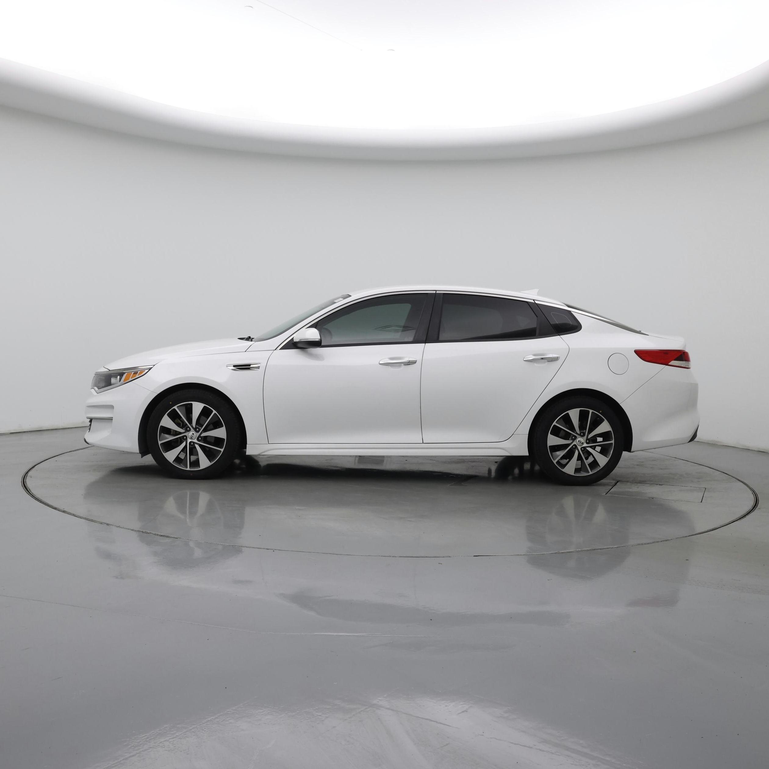Thumbnail: 2016 Kia Optima - 3