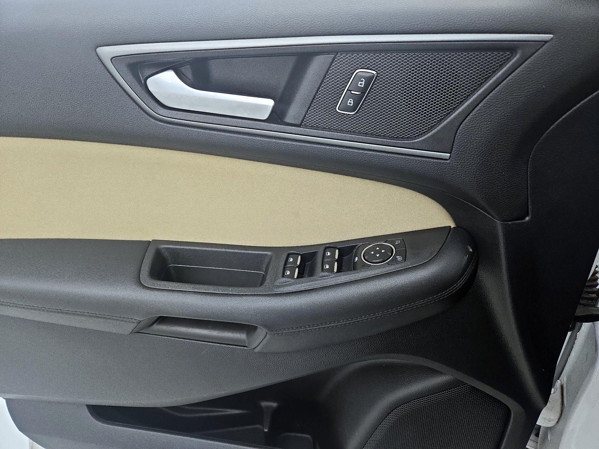 Thumbnail: 2016 Ford Edge - 12