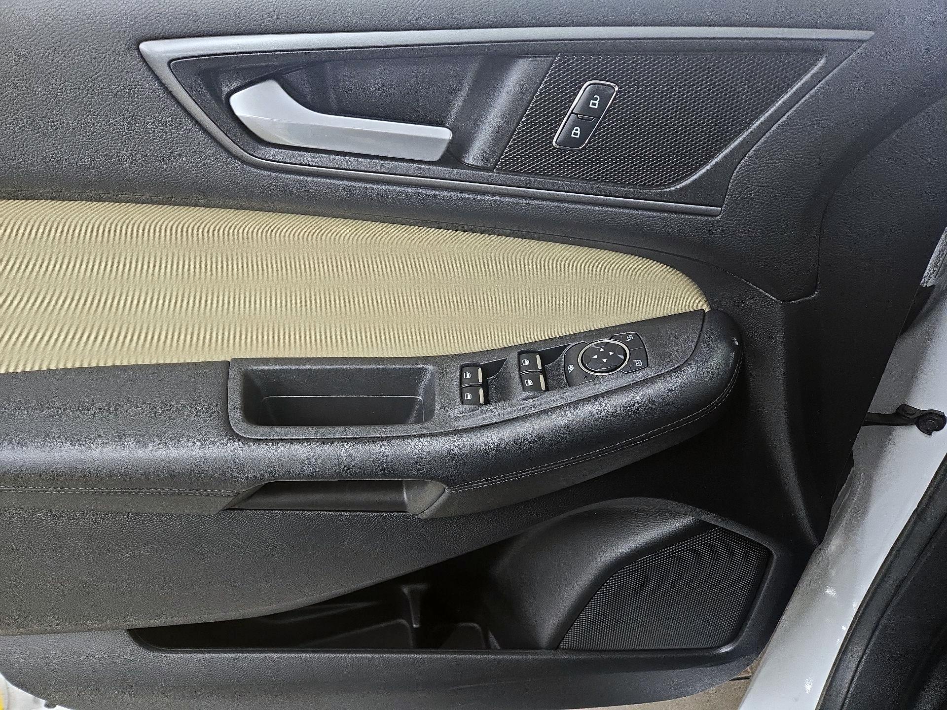 Thumbnail: 2016 Ford Edge - 14