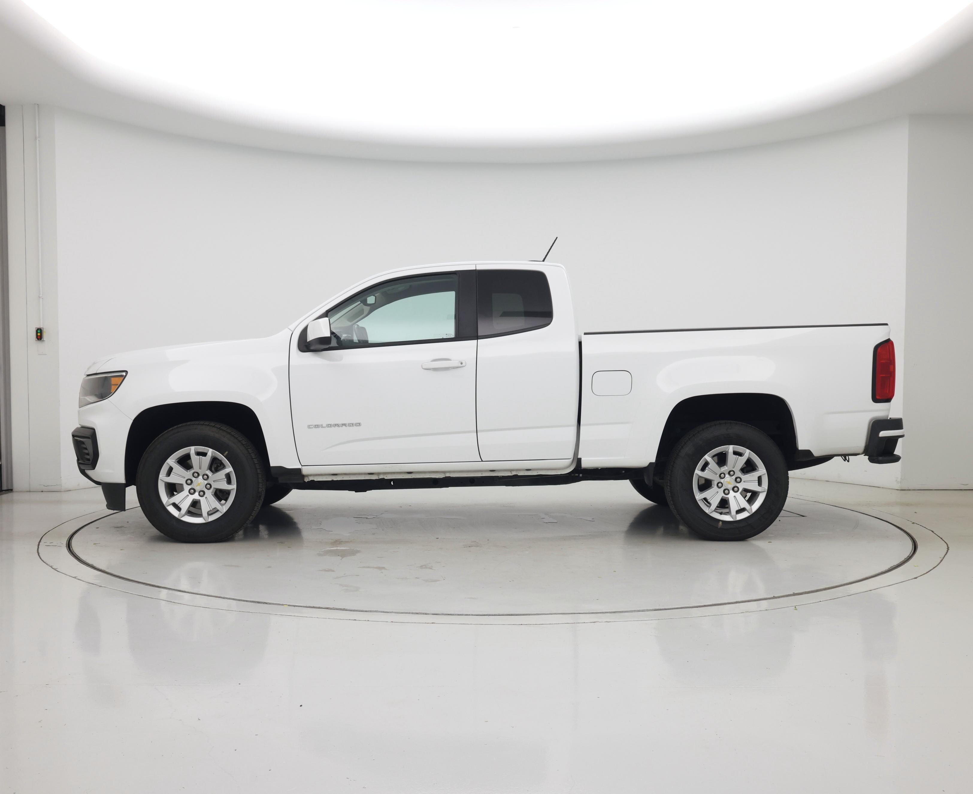 Thumbnail: 2021 Chevrolet Colorado - 3
