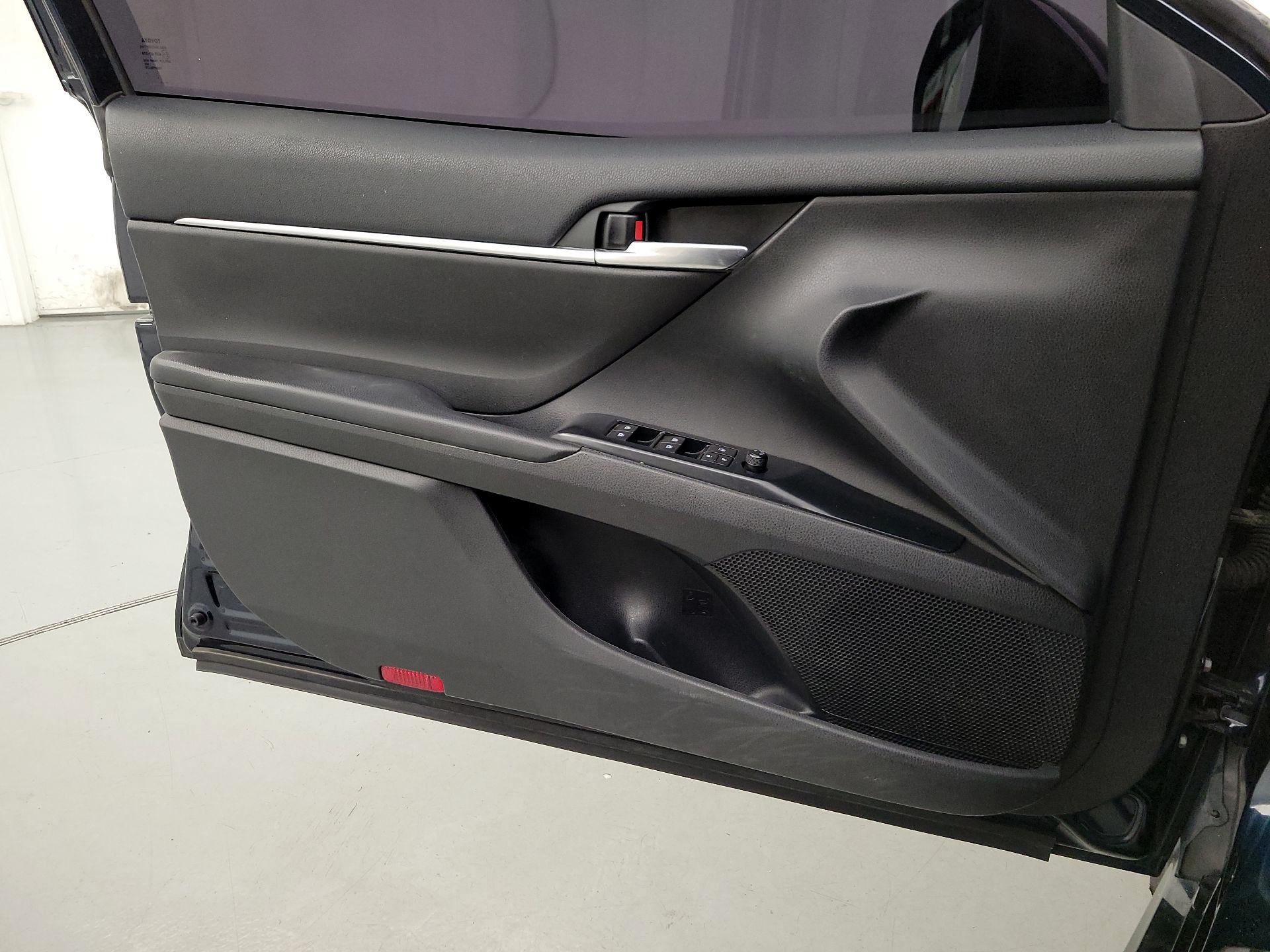 Thumbnail: 2020 Toyota Camry - 12