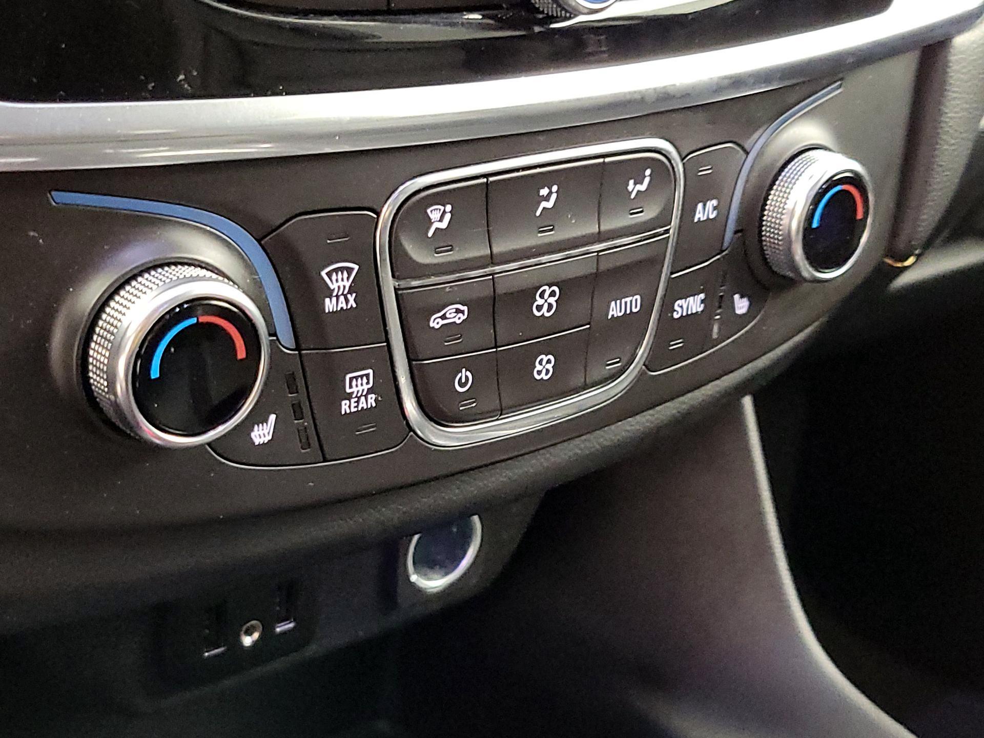 Thumbnail: 2019 Chevrolet Traverse - 17