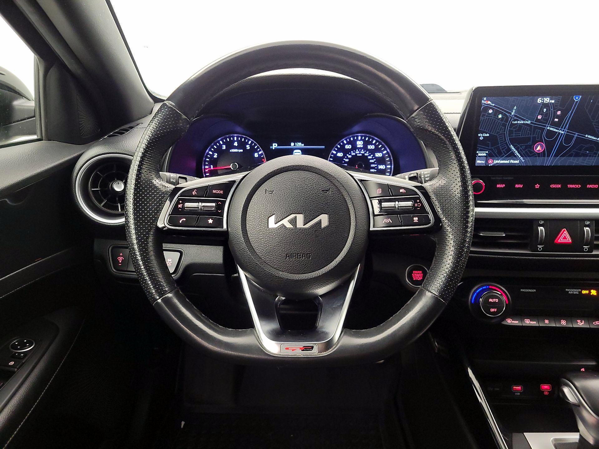 Thumbnail: 2022 Kia Forte - 10