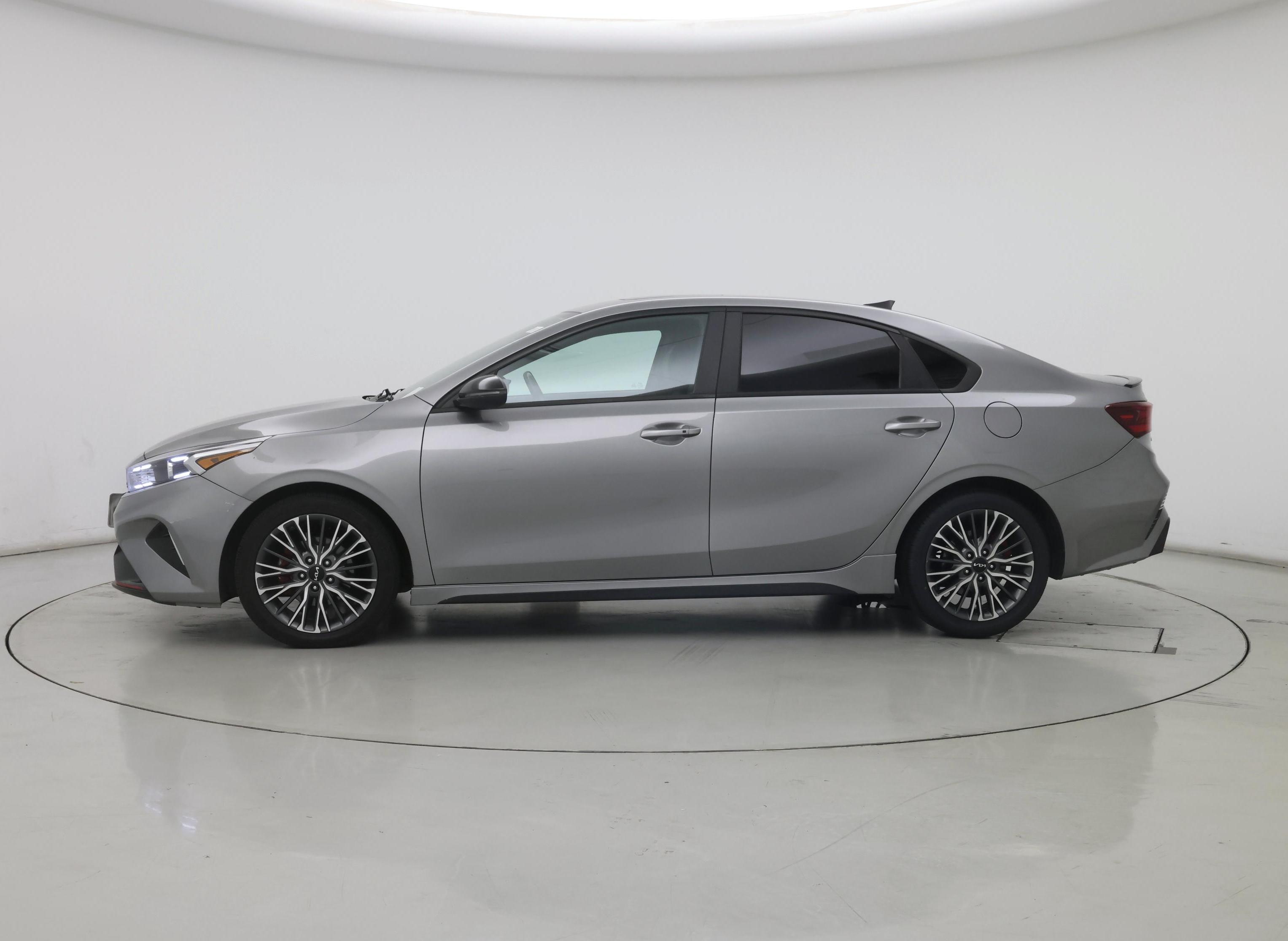 Thumbnail: 2022 Kia Forte - 3