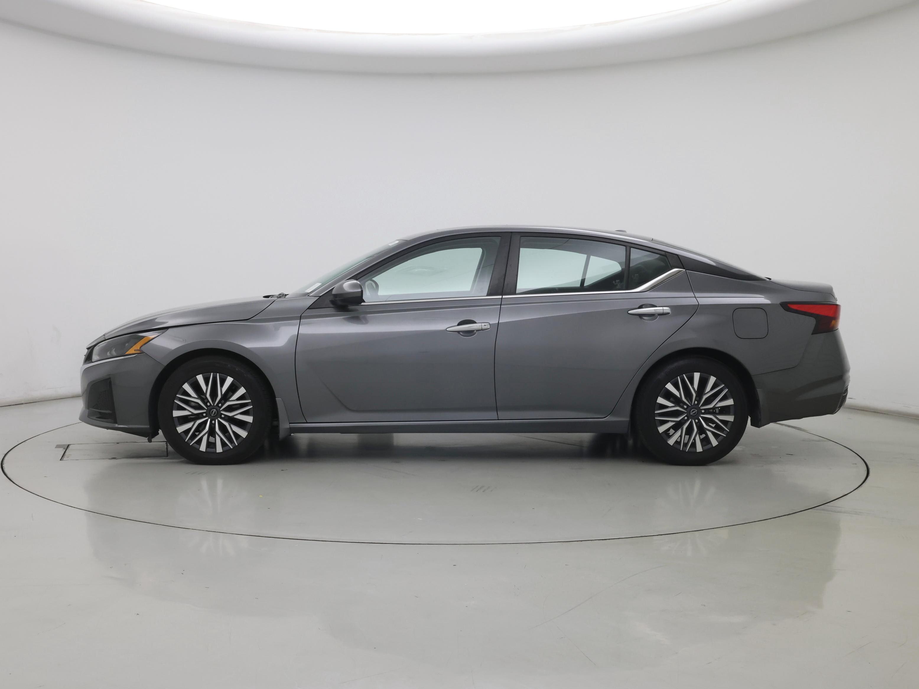 Thumbnail: 2023 Nissan Altima - 3