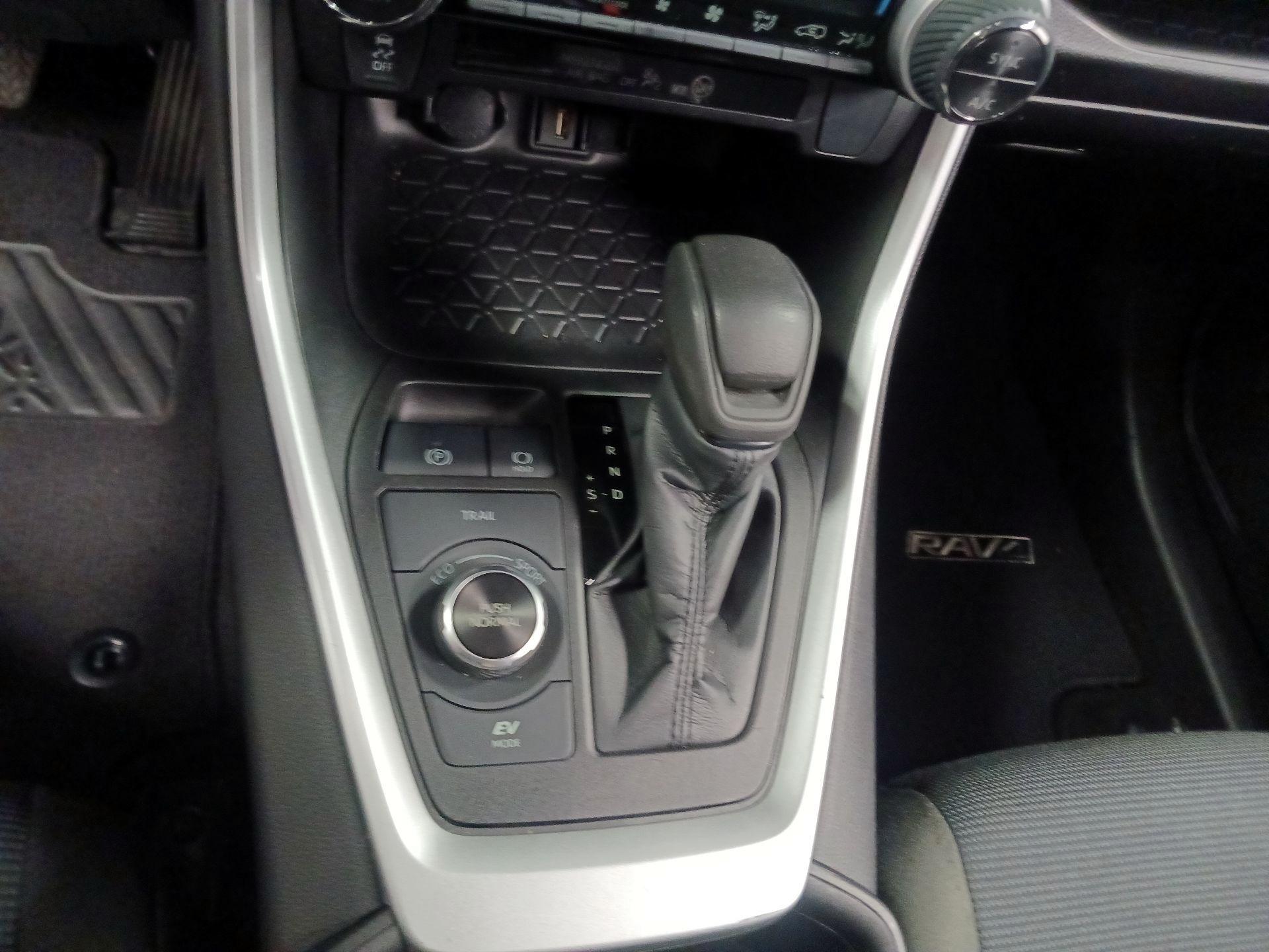 Thumbnail: 2022 Toyota RAV4 - 17