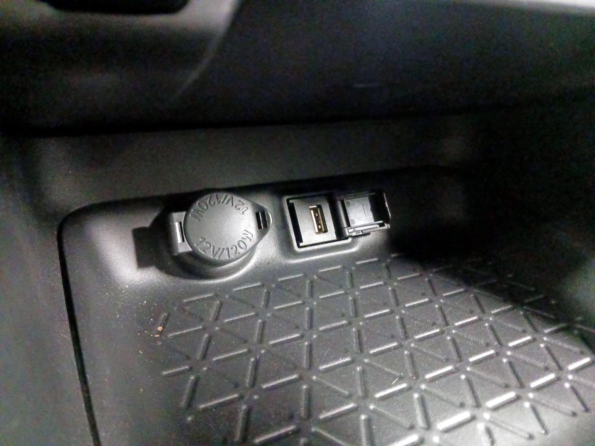 Thumbnail: 2022 Toyota RAV4 - 18