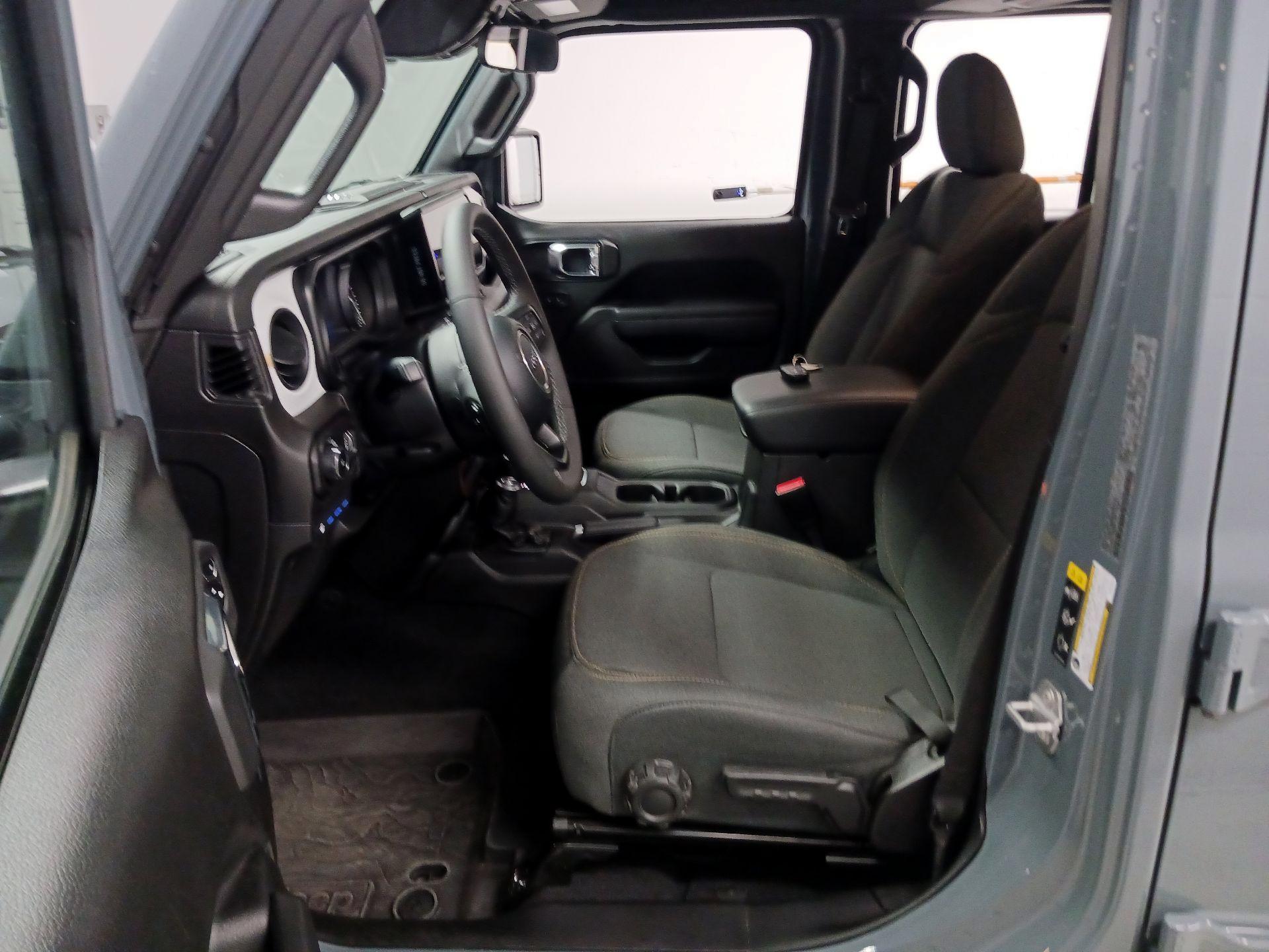 Thumbnail: 2025 Jeep Wrangler - 11