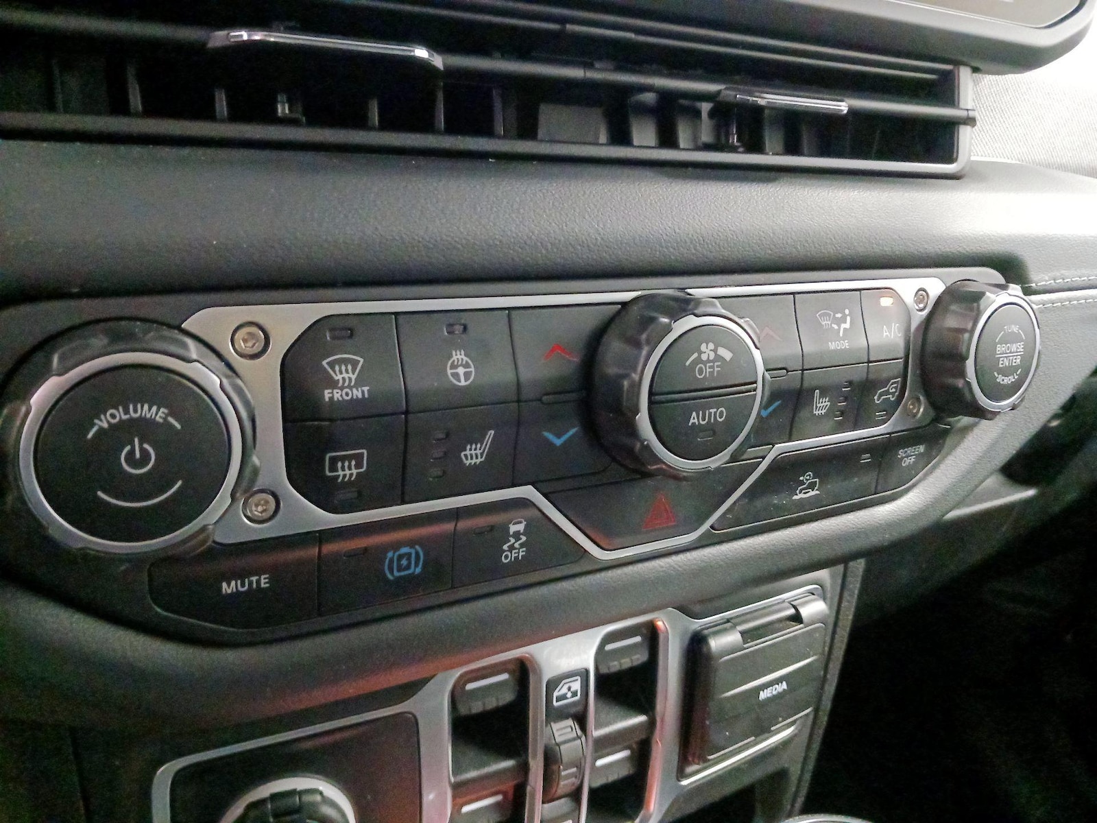 2024 Jeep Wrangler 4xe Sahara 4XE - Photo 16