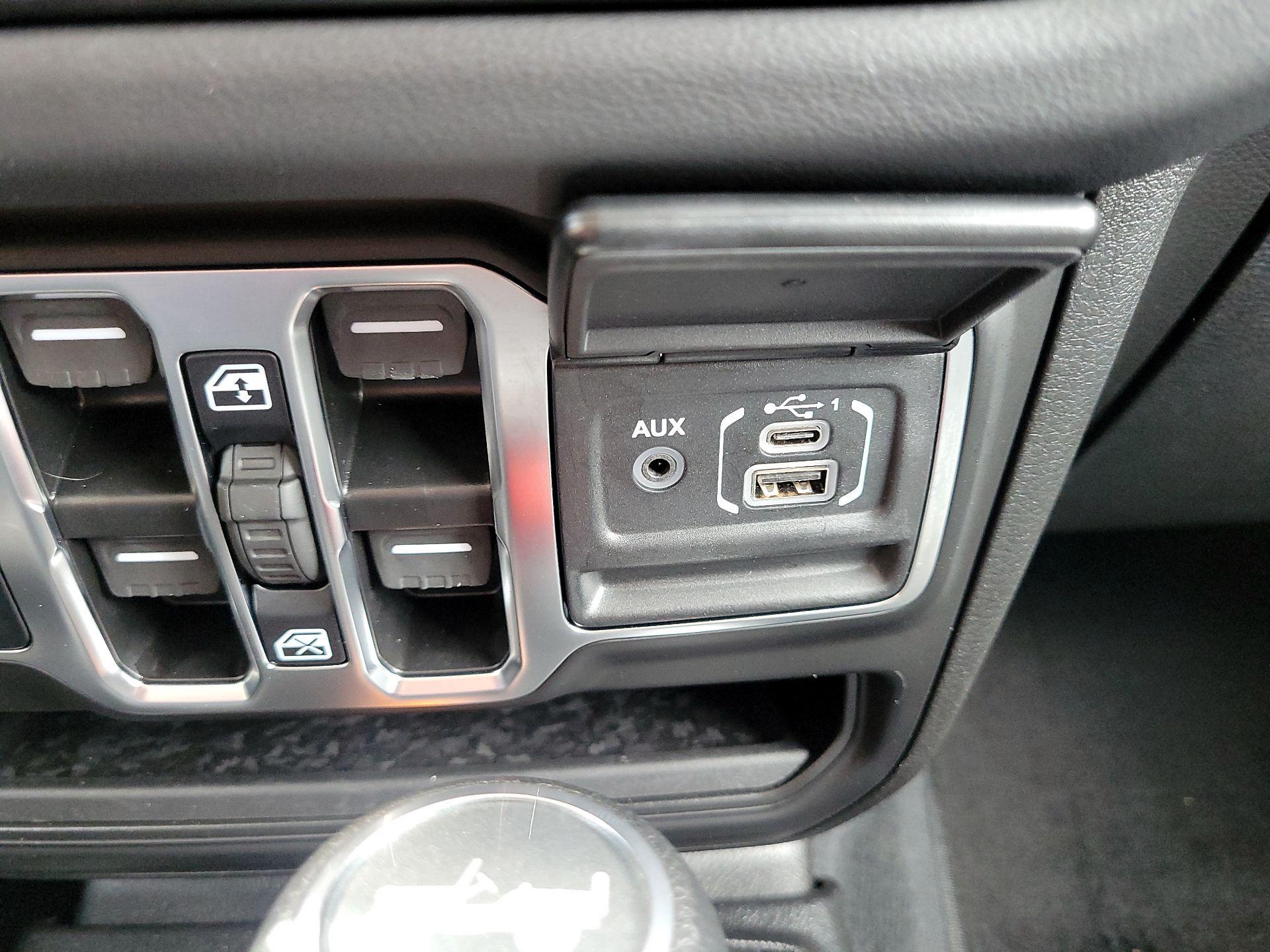 Thumbnail: 2025 Jeep Wrangler - 18