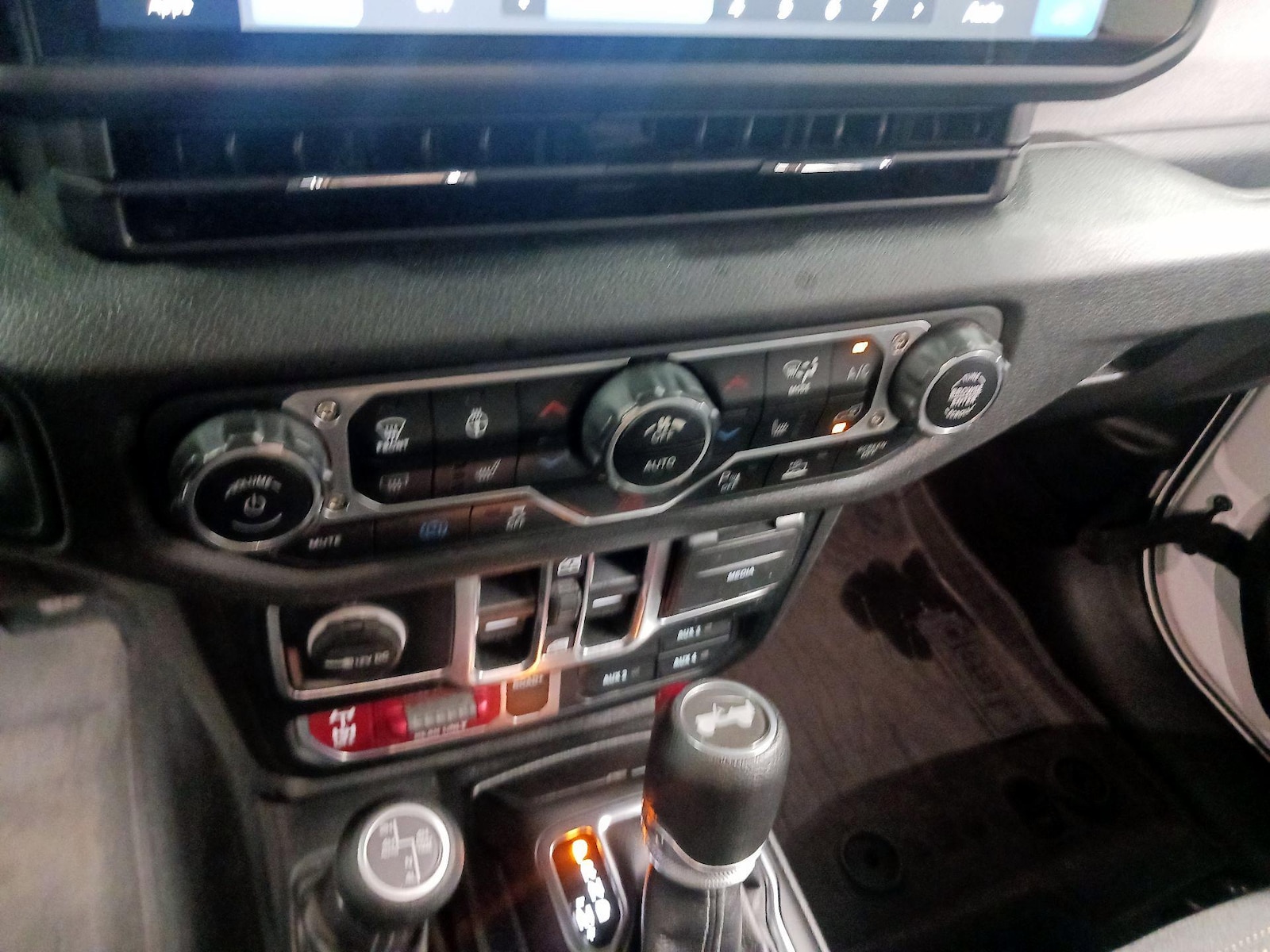 2024 Jeep Wrangler 4xe Willys 4XE - Photo 15