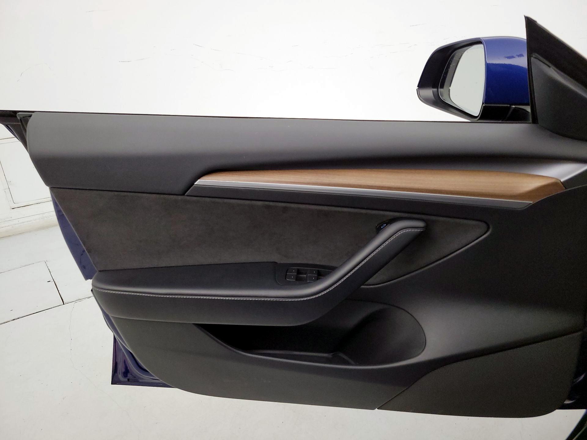 Thumbnail: 2022 Tesla Model 3 - 12