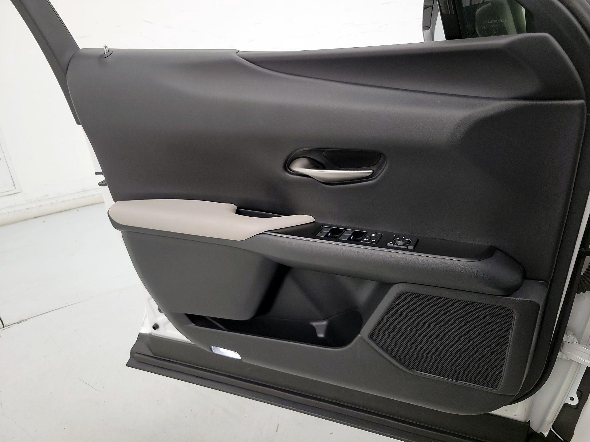 Thumbnail: 2020 Lexus UX - 12