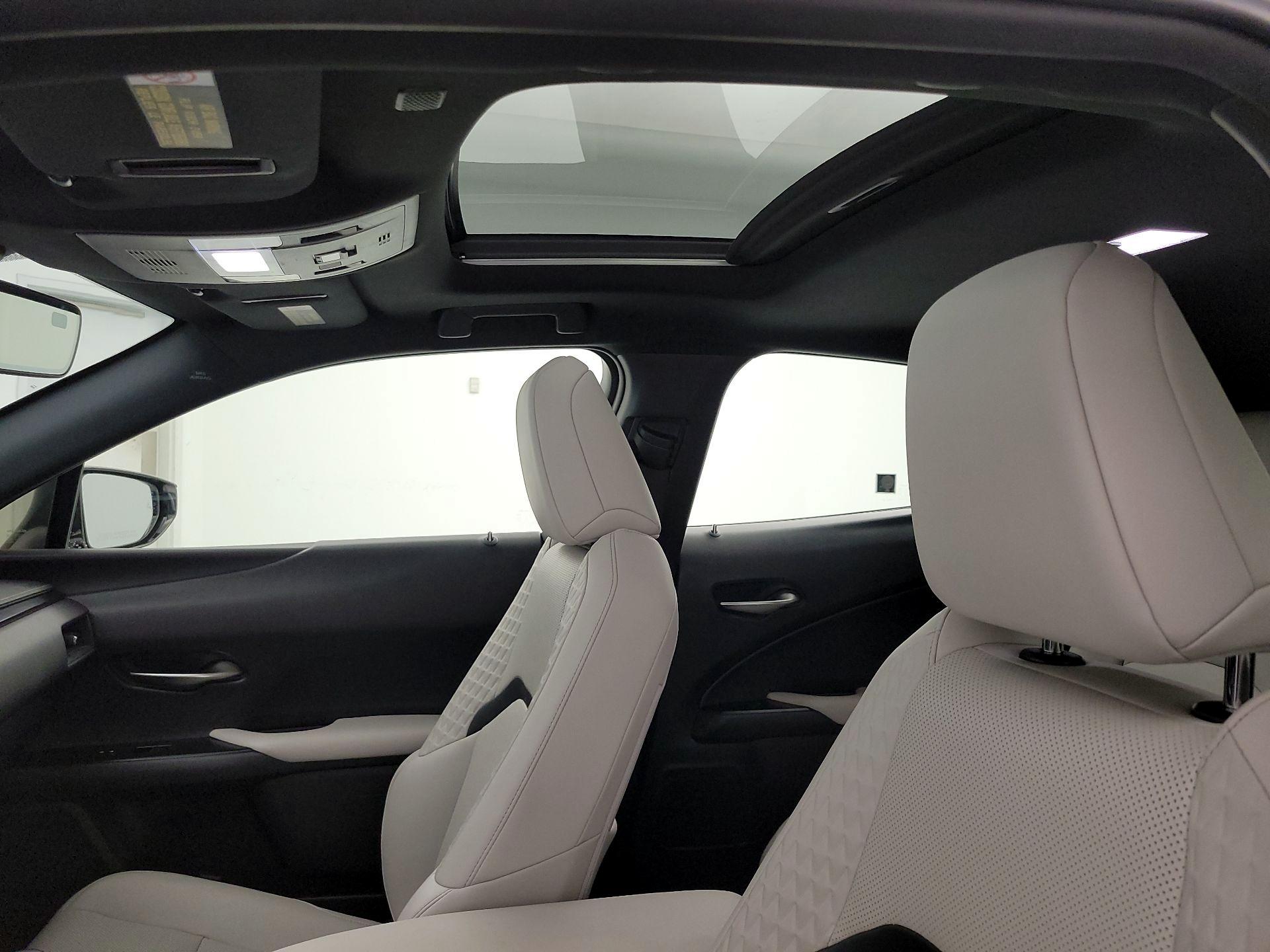 Thumbnail: 2020 Lexus UX - 18