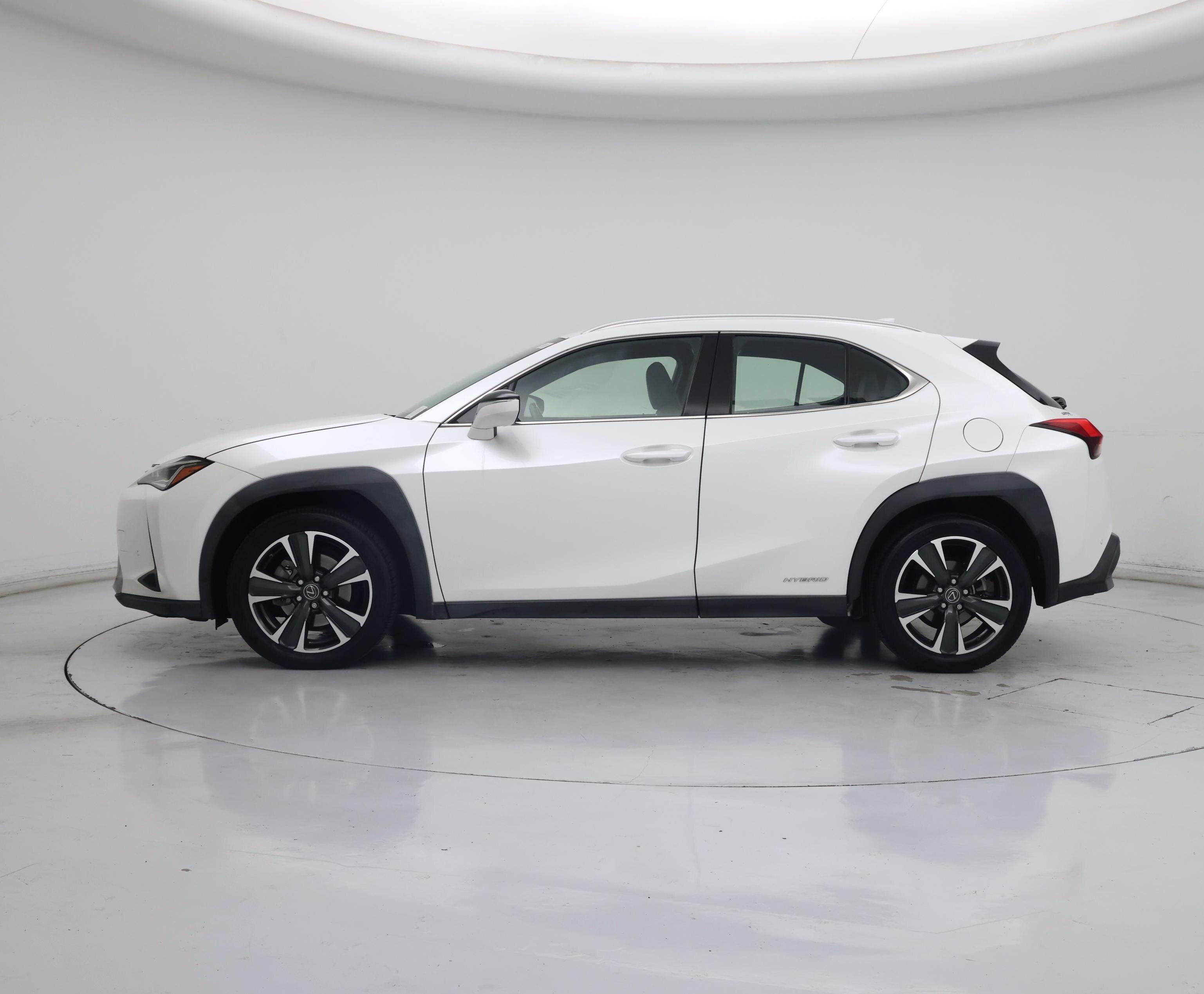 Thumbnail: 2020 Lexus UX - 3