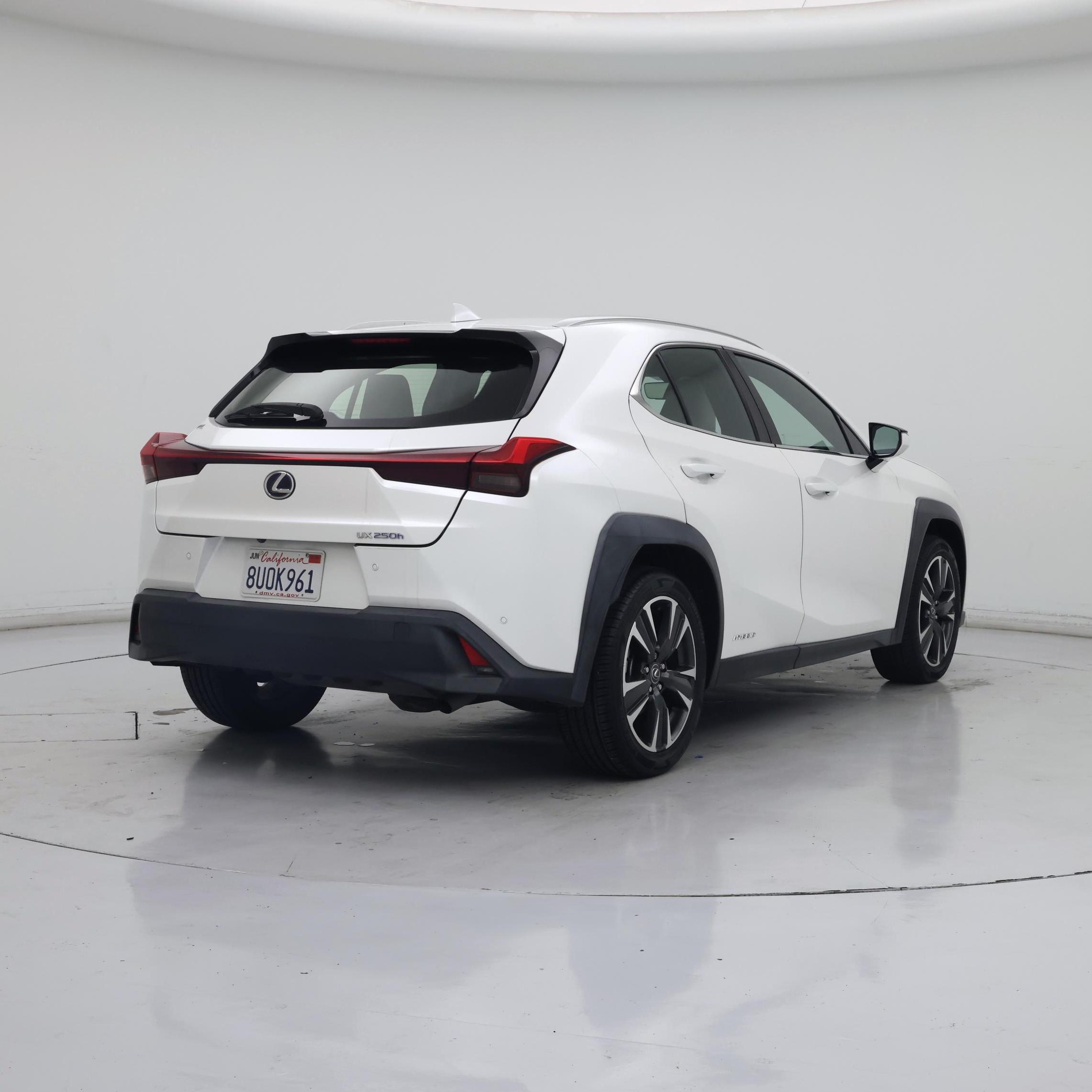 Thumbnail: 2020 Lexus UX - 8