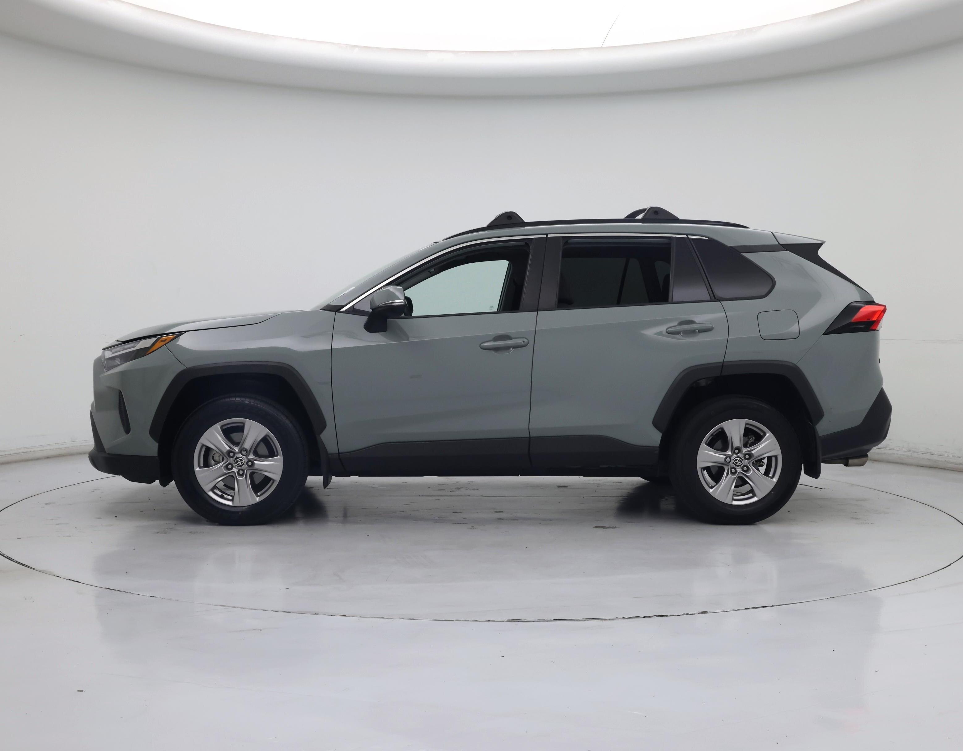 Thumbnail: 2022 Toyota RAV4 - 3