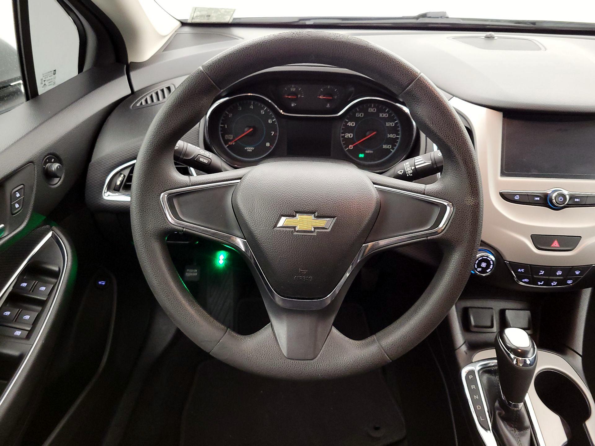 Thumbnail: 2017 Chevrolet Cruze - 10
