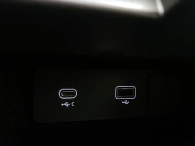 USB/AUX Ports