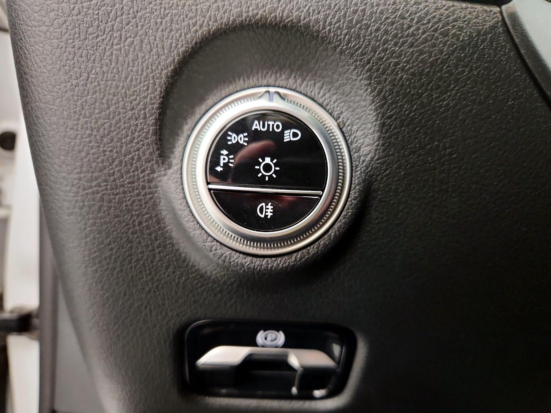 Thumbnail: 2023 Mercedes-Benz C-Class - 13