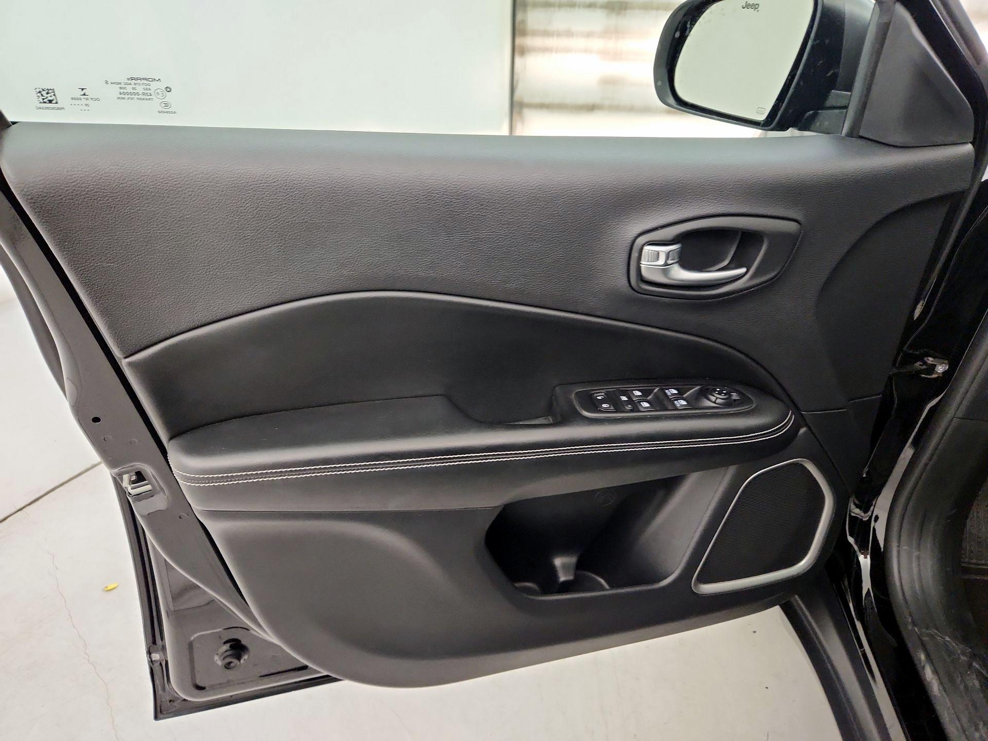 Thumbnail: 2021 Jeep Compass - 12