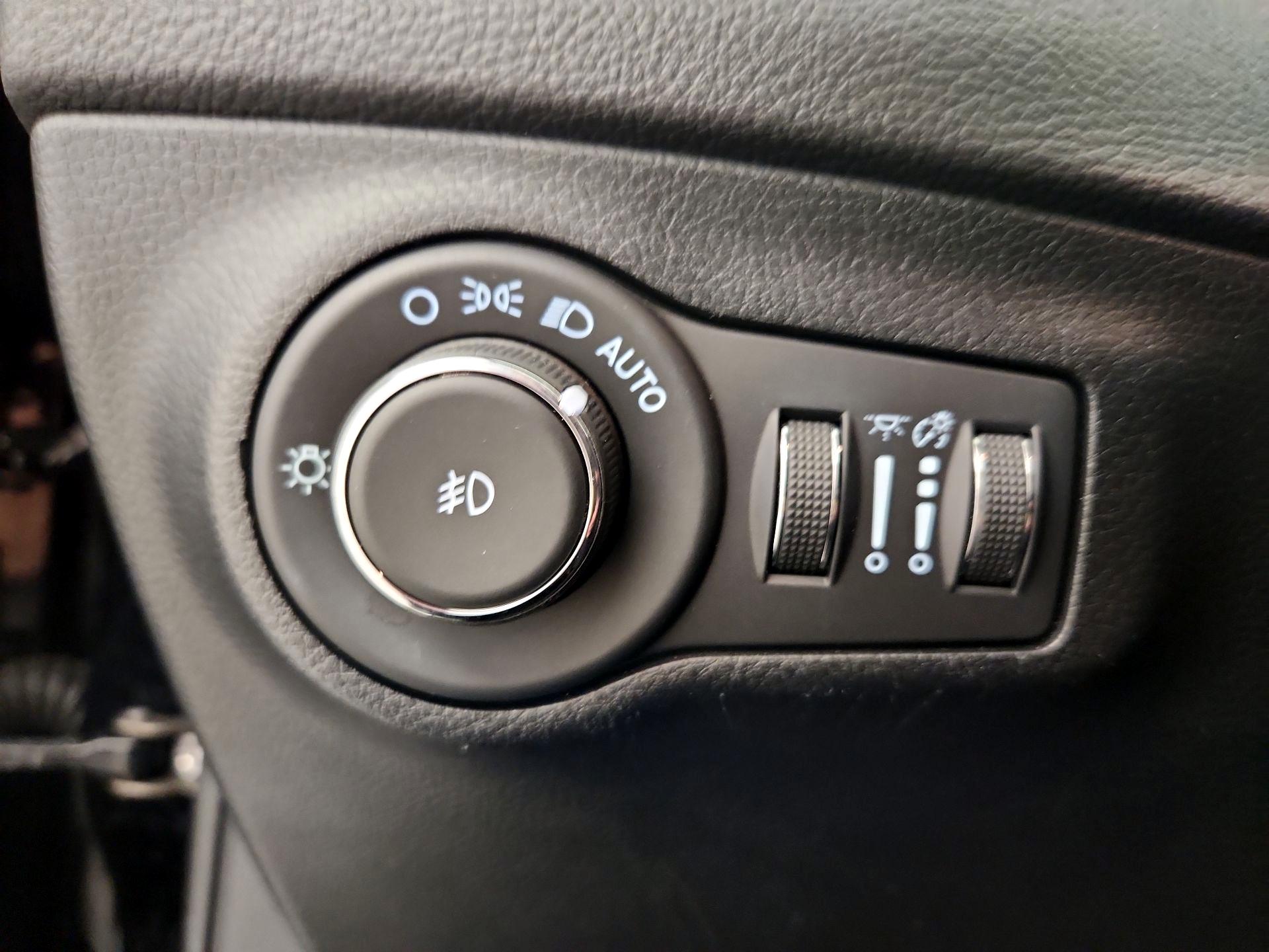 Thumbnail: 2021 Jeep Compass - 13