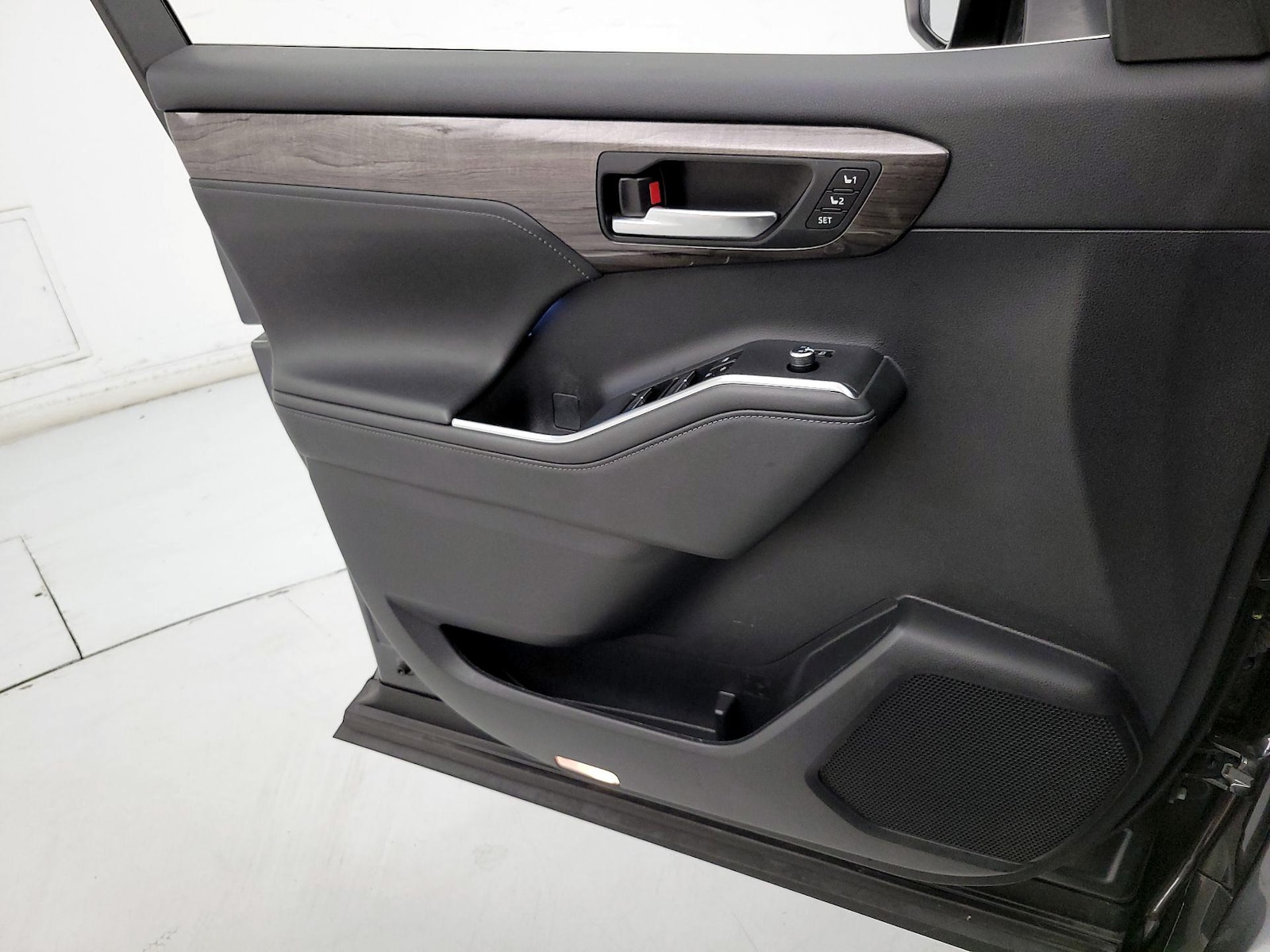 2023 Toyota Highlander Limited - Photo 13