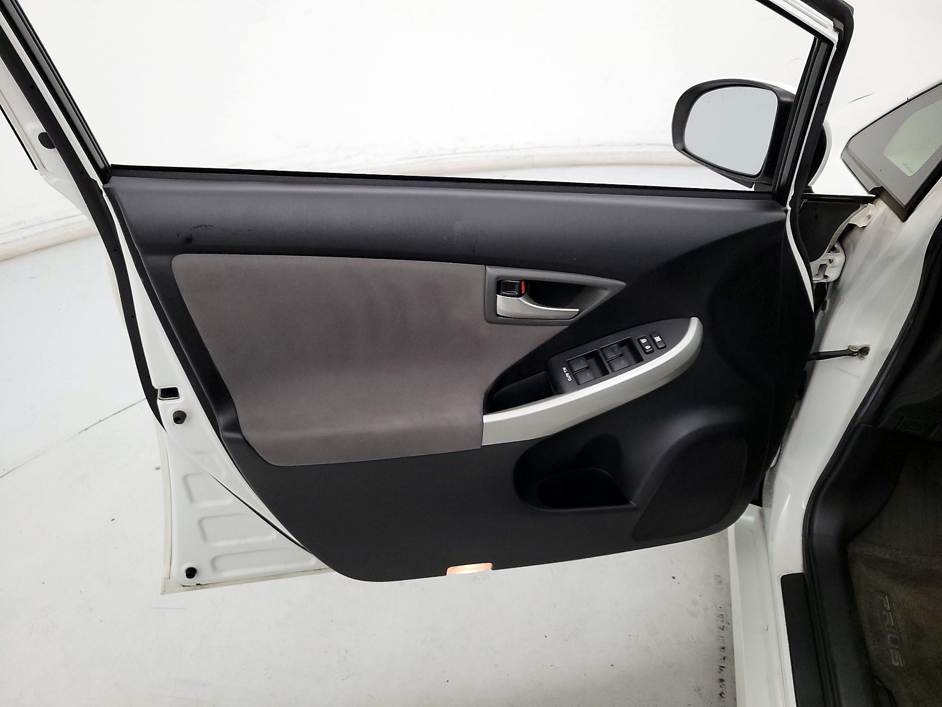 Thumbnail: 2014 Toyota Prius - 12