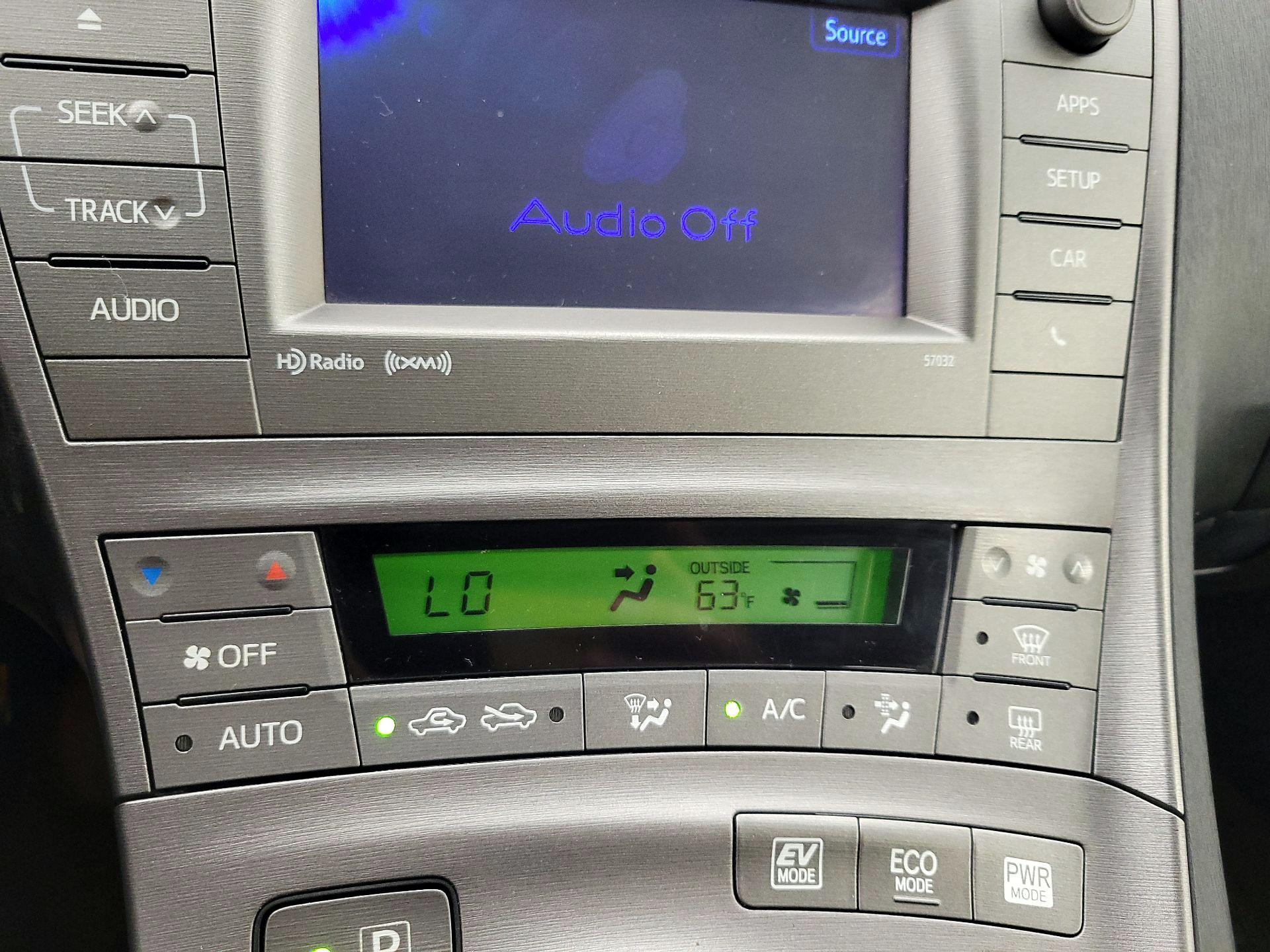 Thumbnail: 2014 Toyota Prius - 16