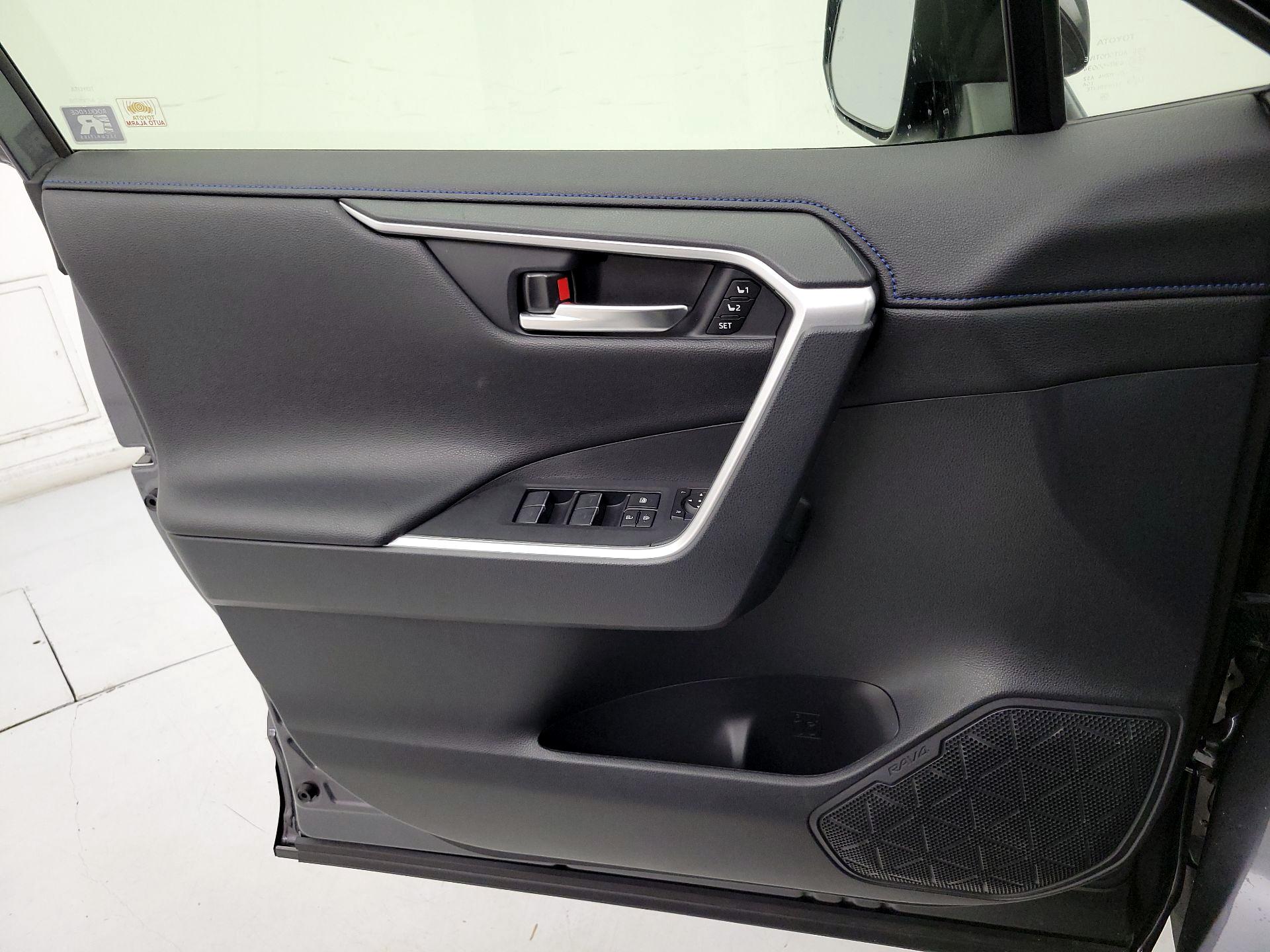 Thumbnail: 2025 Toyota RAV4 - 12