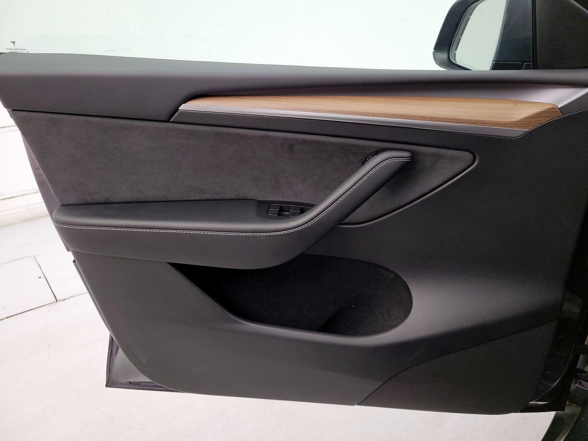 Thumbnail: 2023 Tesla Model Y - 12